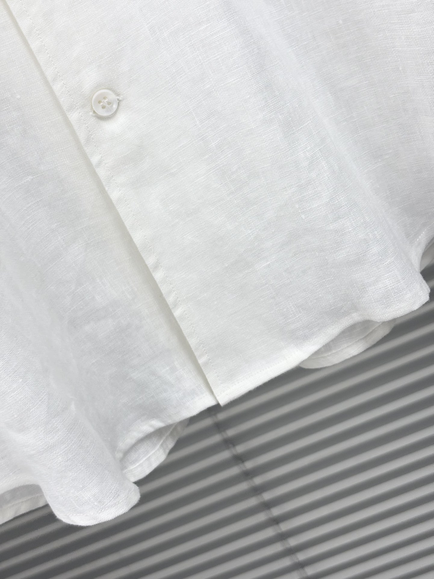 史诗级别的亚麻衬衫，lP🆕独家巨献，胸前刺绣logo多色入荷。原汁原味100%亚麻面料衬衫，麻料以其独特