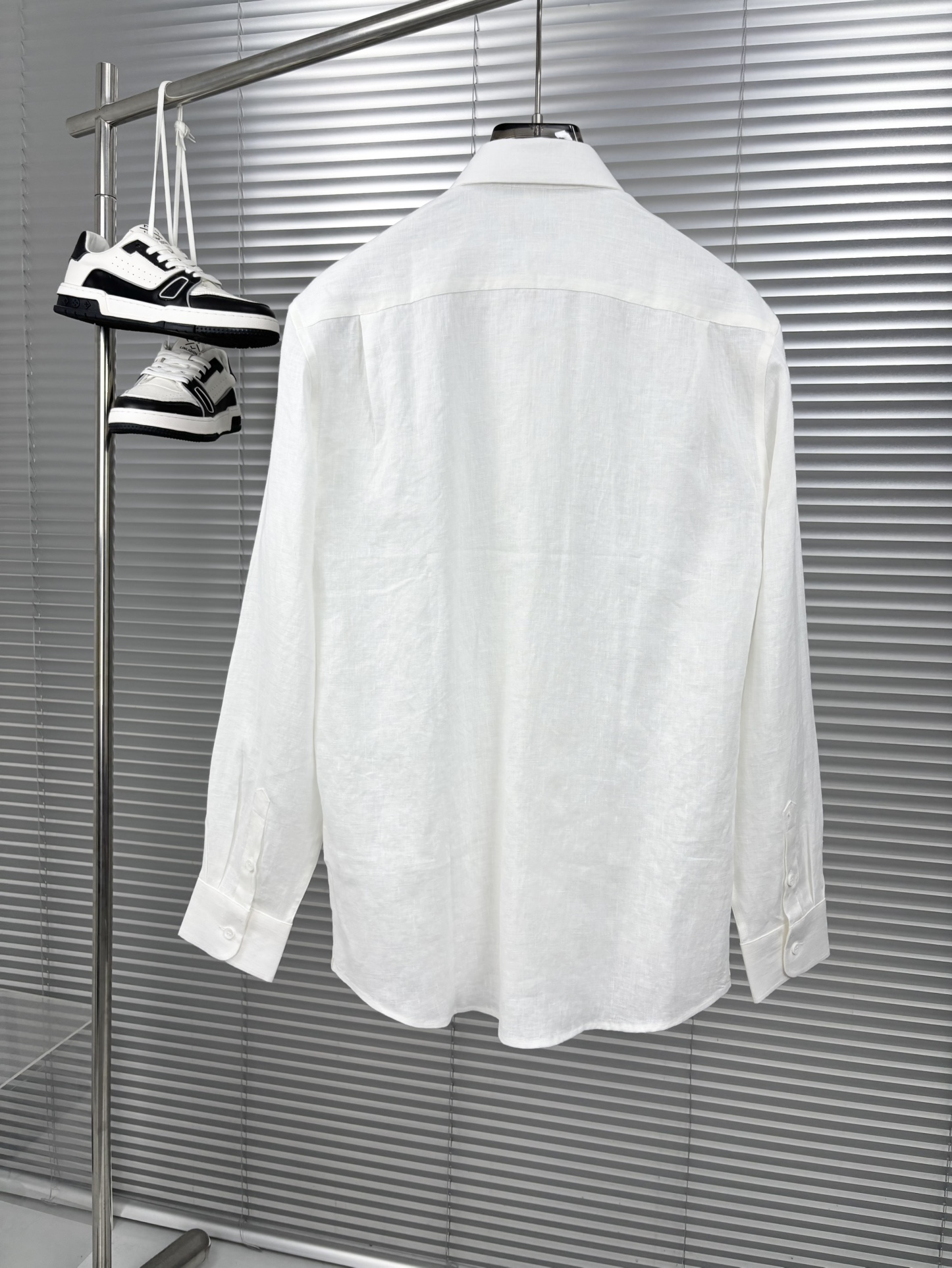 史诗级别的亚麻衬衫，lP🆕独家巨献，胸前刺绣logo多色入荷。原汁原味100%亚麻面料衬衫，麻料以其独特