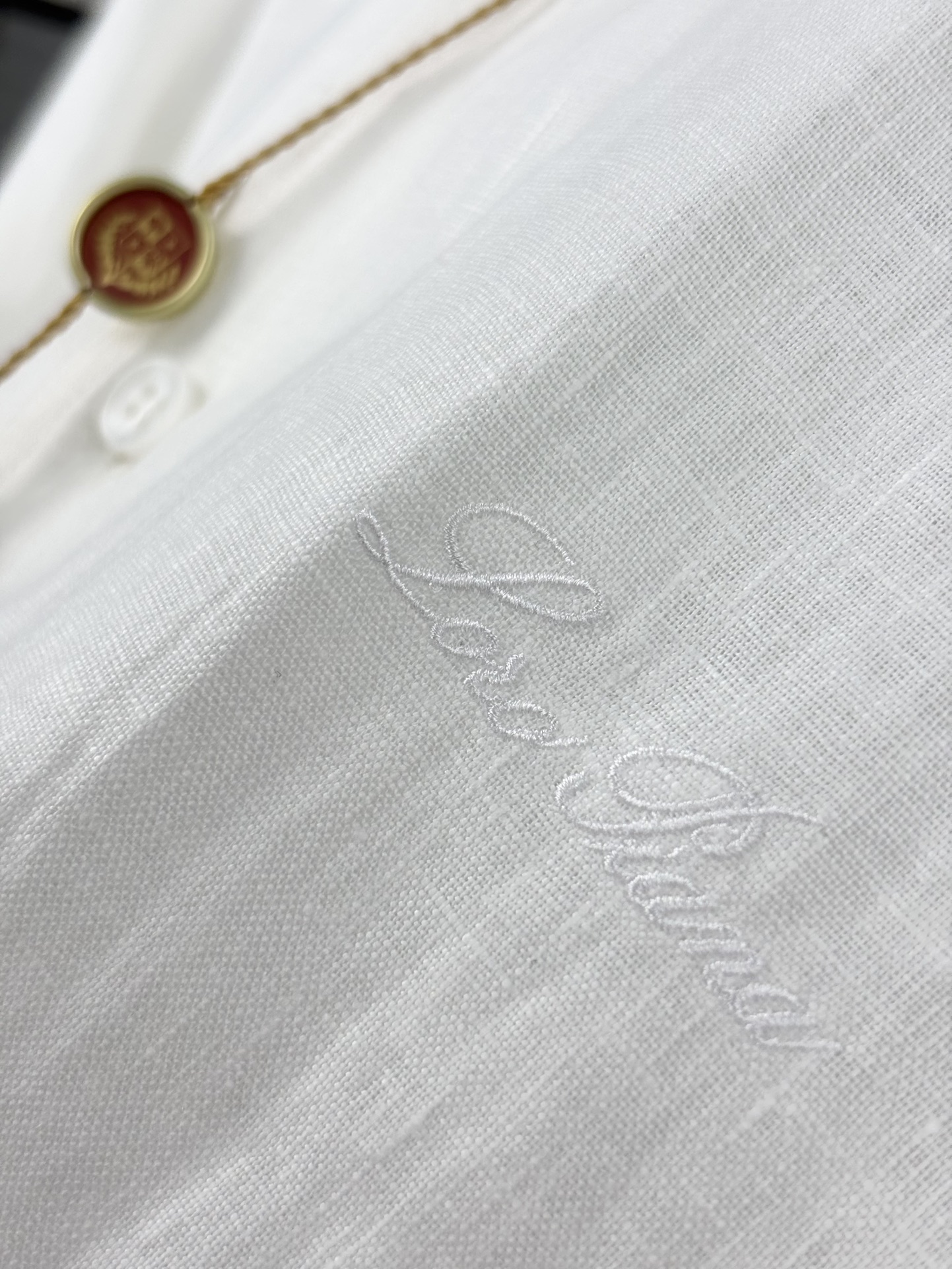 史诗级别的亚麻衬衫，lP🆕独家巨献，胸前刺绣logo多色入荷。原汁原味100%亚麻面料衬衫，麻料以其独特