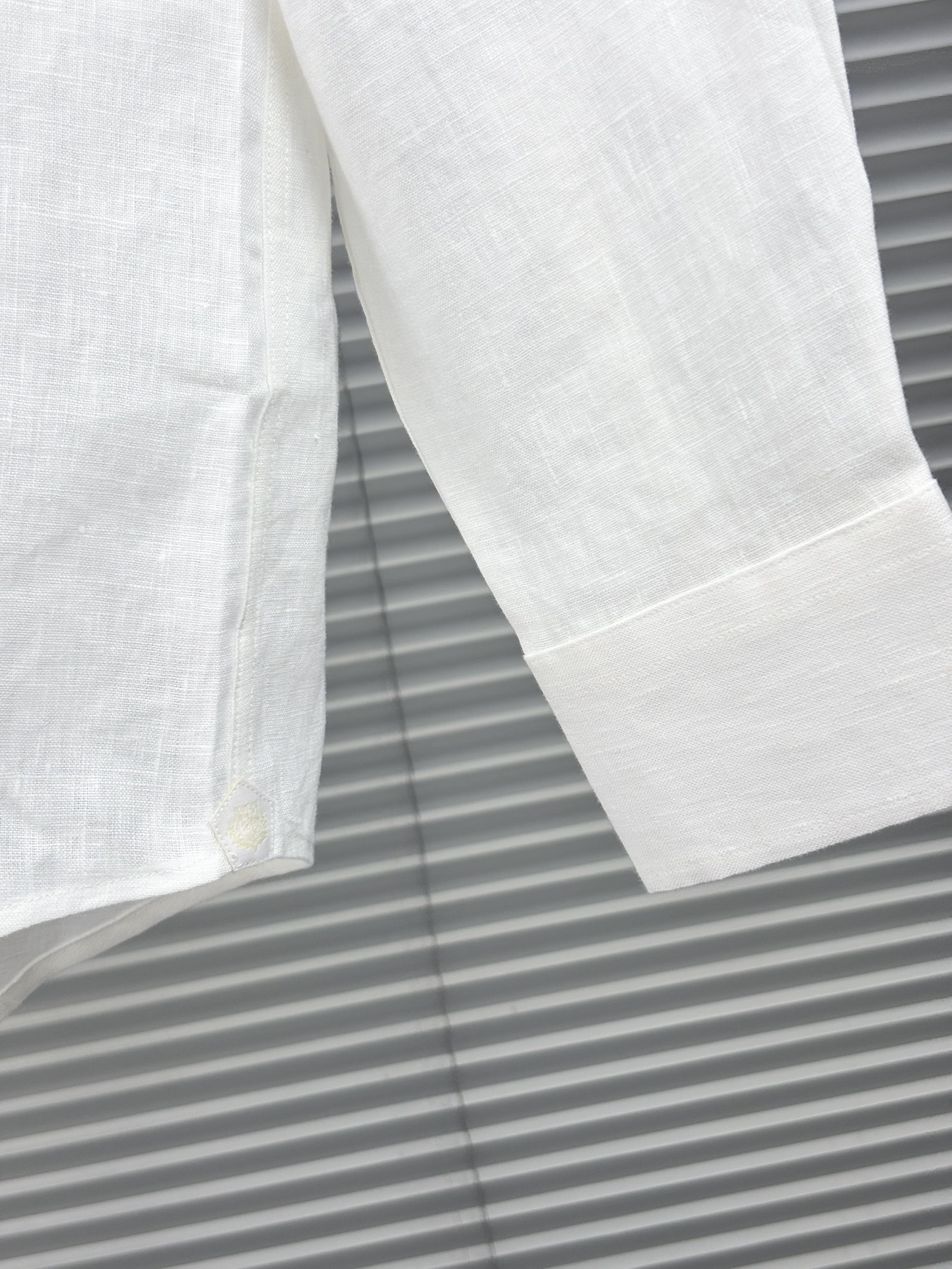 史诗级别的亚麻衬衫，lP🆕独家巨献，胸前刺绣logo多色入荷。原汁原味100%亚麻面料衬衫，麻料以其独特