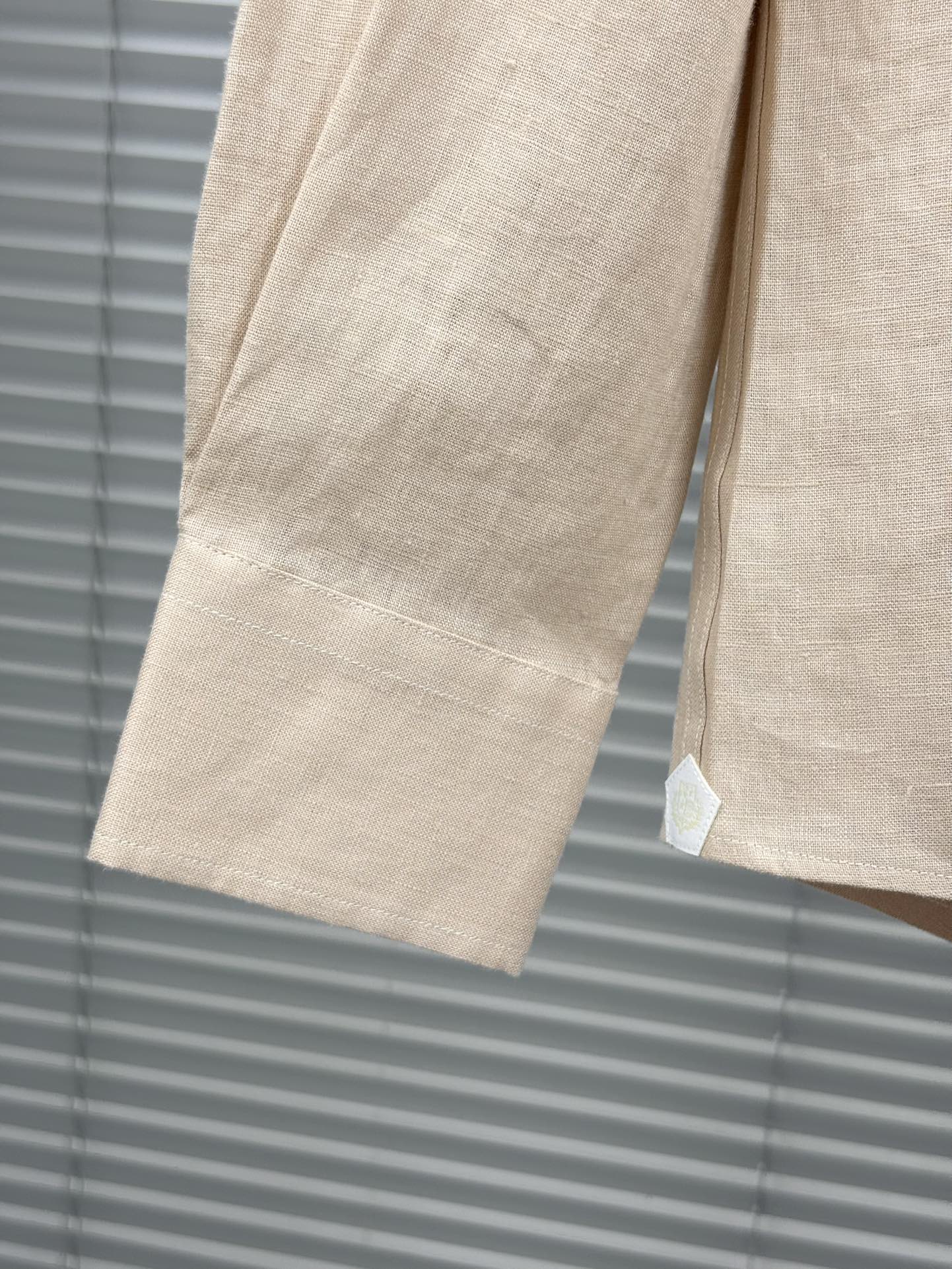 史诗级别的亚麻衬衫，lP🆕独家巨献，胸前刺绣logo多色入荷。原汁原味100%亚麻面料衬衫，麻料以其独特