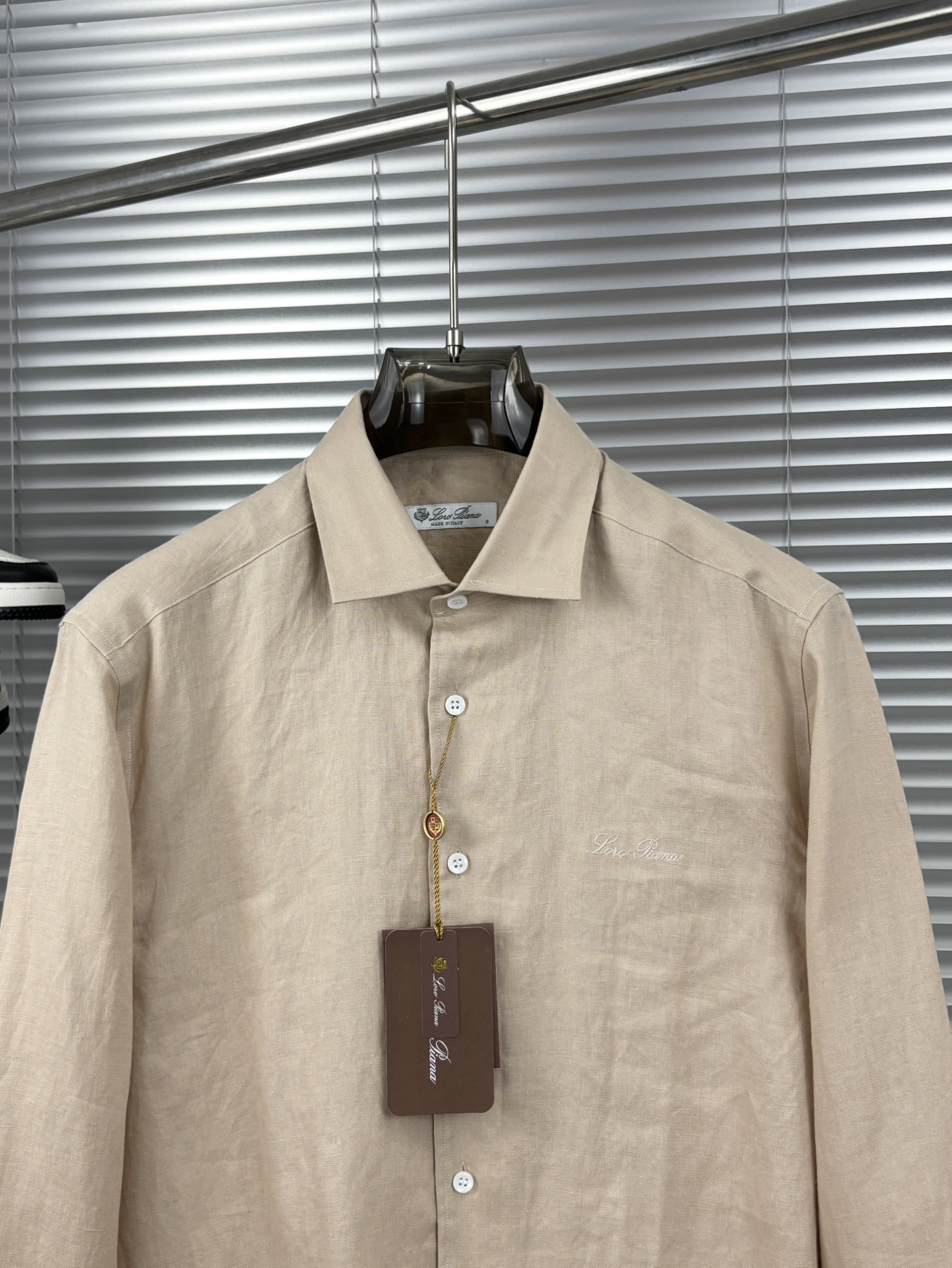 史诗级别的亚麻衬衫，lP🆕独家巨献，胸前刺绣logo多色入荷。原汁原味100%亚麻面料衬衫，麻料以其独特