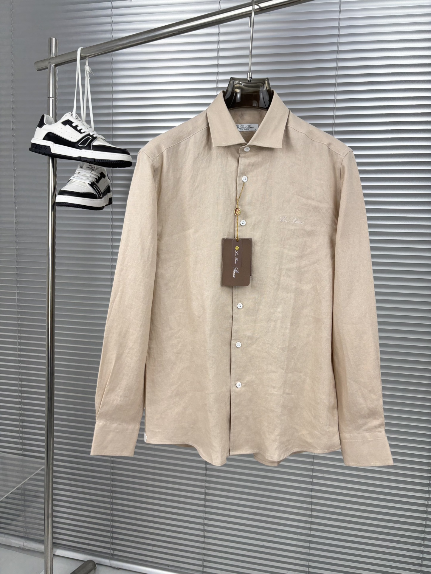 史诗级别的亚麻衬衫，lP🆕独家巨献，胸前刺绣logo多色入荷。原汁原味100%亚麻面料衬衫，麻料以其独特