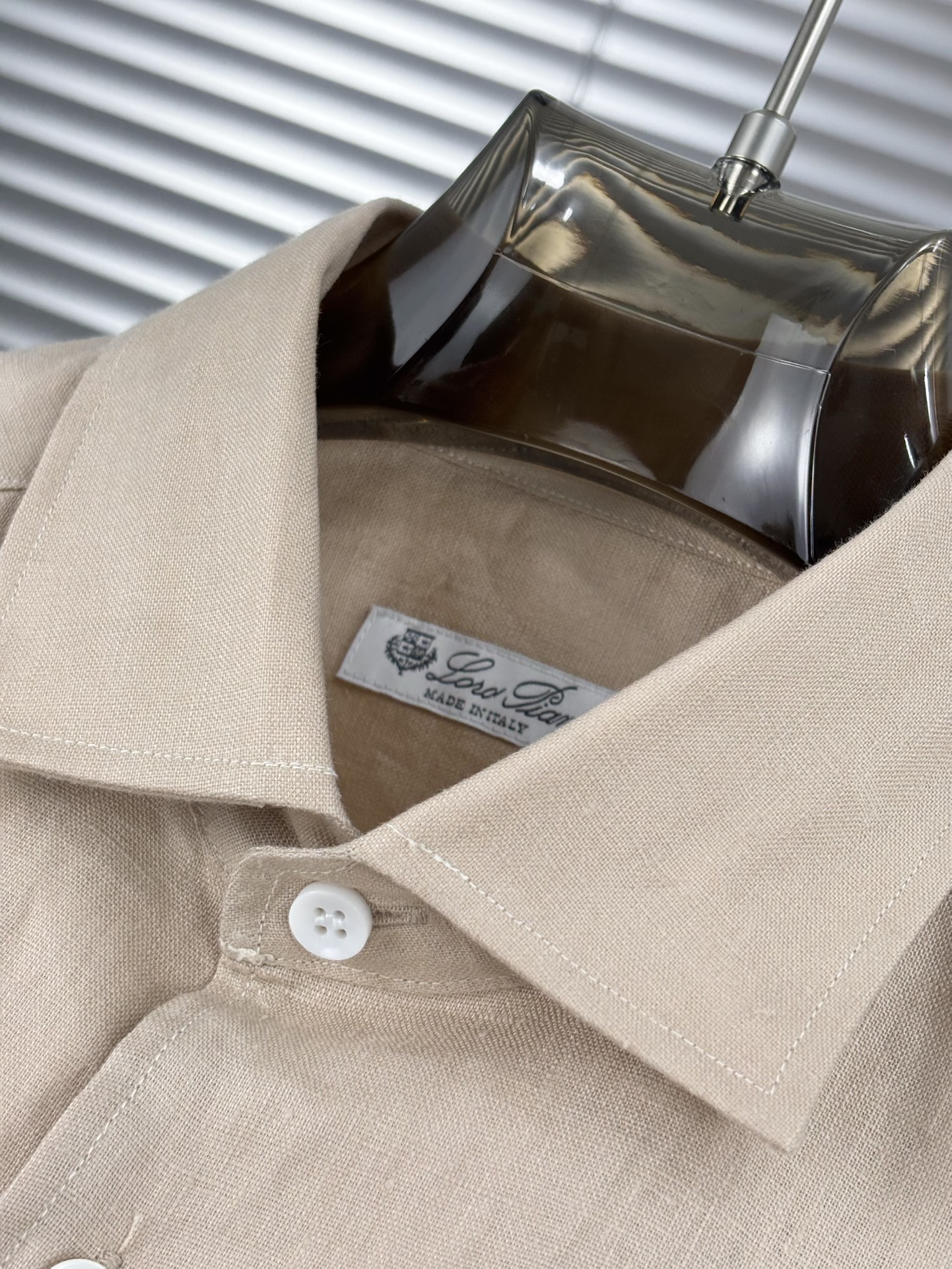 史诗级别的亚麻衬衫，lP🆕独家巨献，胸前刺绣logo多色入荷。原汁原味100%亚麻面料衬衫，麻料以其独特