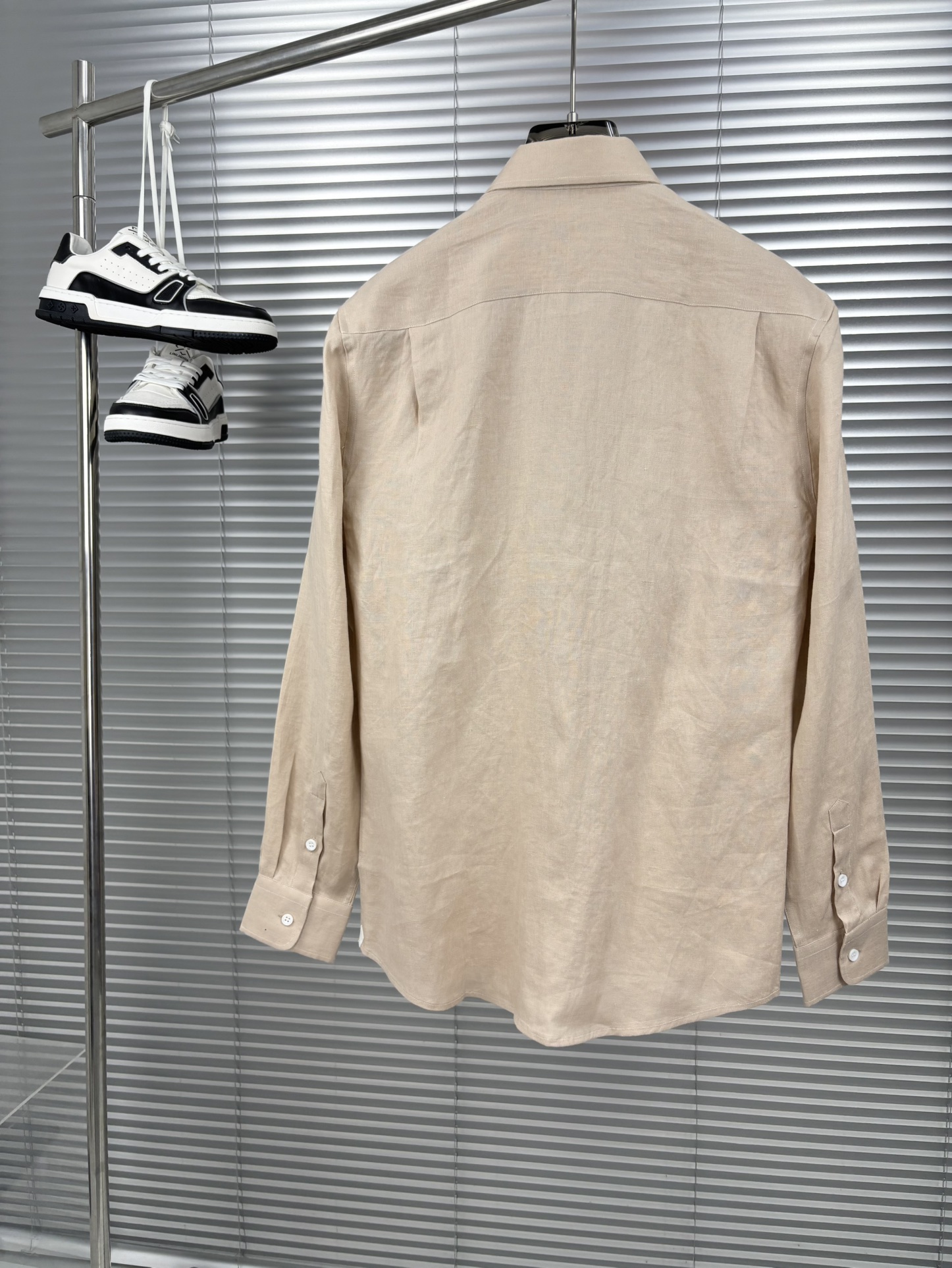 史诗级别的亚麻衬衫，lP🆕独家巨献，胸前刺绣logo多色入荷。原汁原味100%亚麻面料衬衫，麻料以其独特