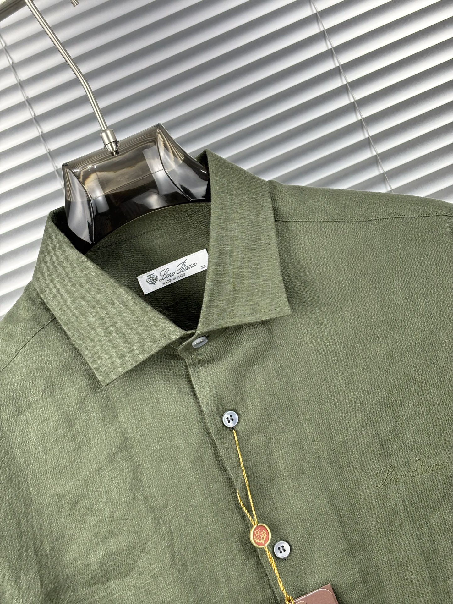 史诗级别的亚麻衬衫，lP🆕独家巨献，胸前刺绣logo多色入荷。原汁原味100%亚麻面料衬衫，麻料以其独特