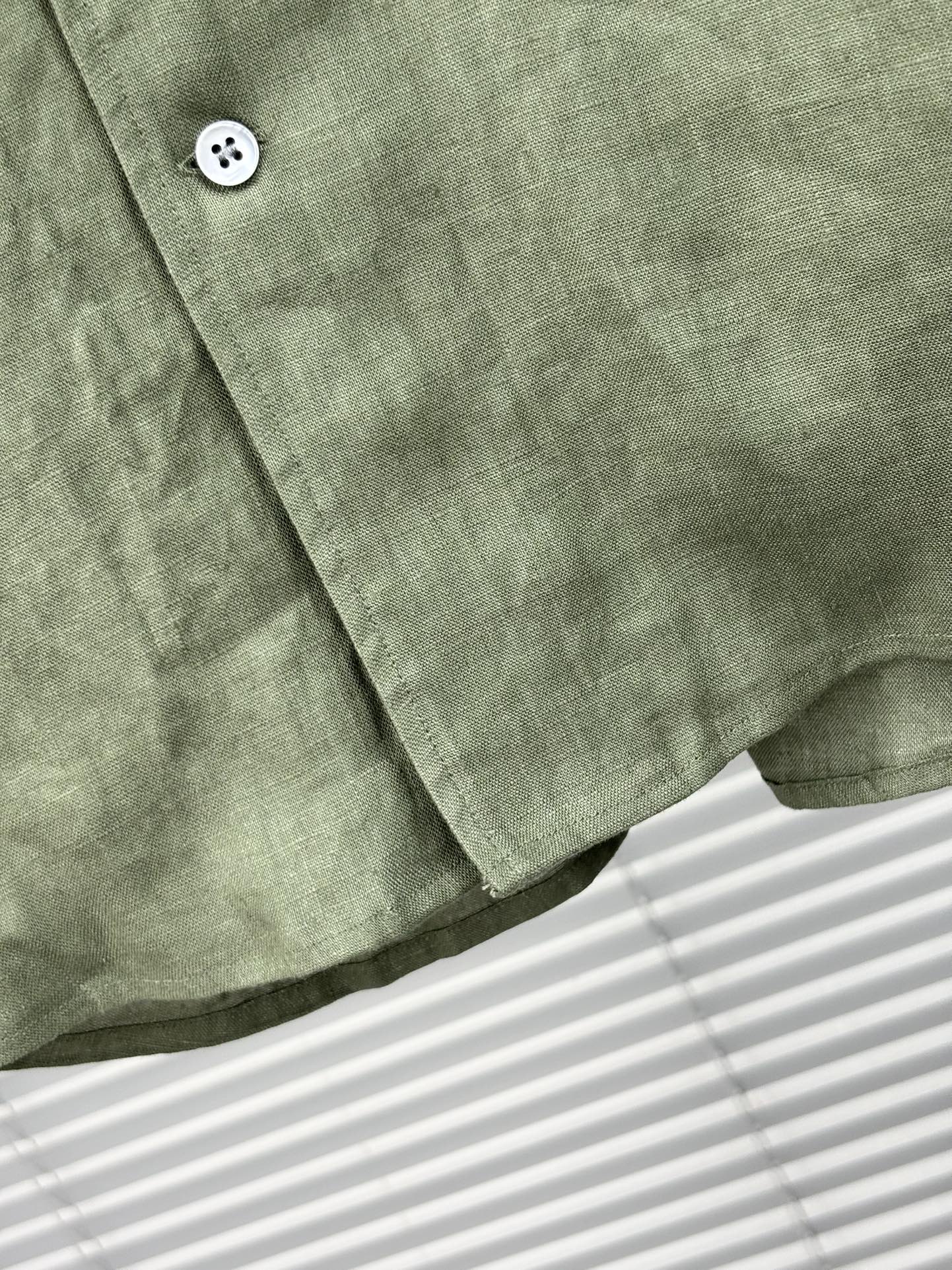 史诗级别的亚麻衬衫，lP🆕独家巨献，胸前刺绣logo多色入荷。原汁原味100%亚麻面料衬衫，麻料以其独特