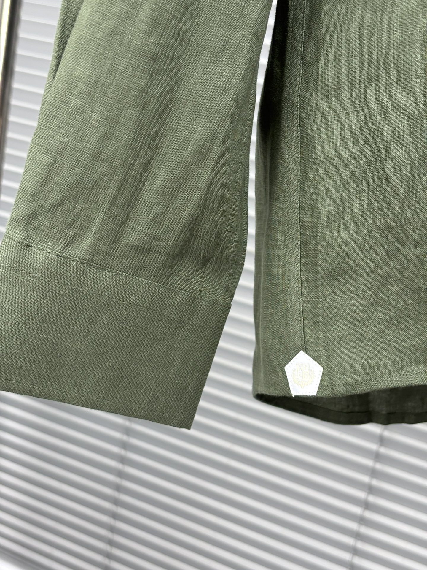 史诗级别的亚麻衬衫，lP🆕独家巨献，胸前刺绣logo多色入荷。原汁原味100%亚麻面料衬衫，麻料以其独特