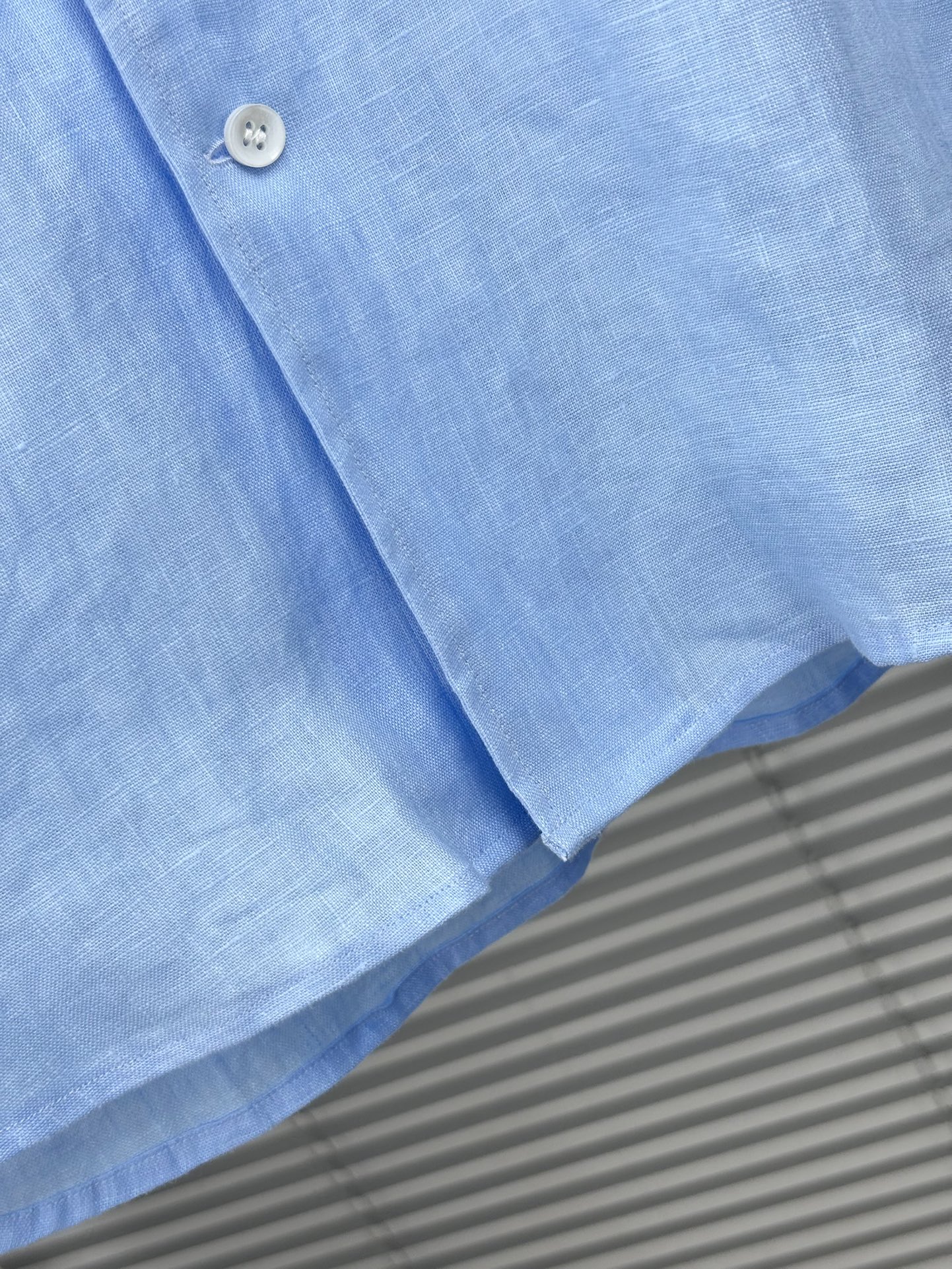 史诗级别的亚麻衬衫，lP🆕独家巨献，胸前刺绣logo多色入荷。原汁原味100%亚麻面料衬衫，麻料以其独特