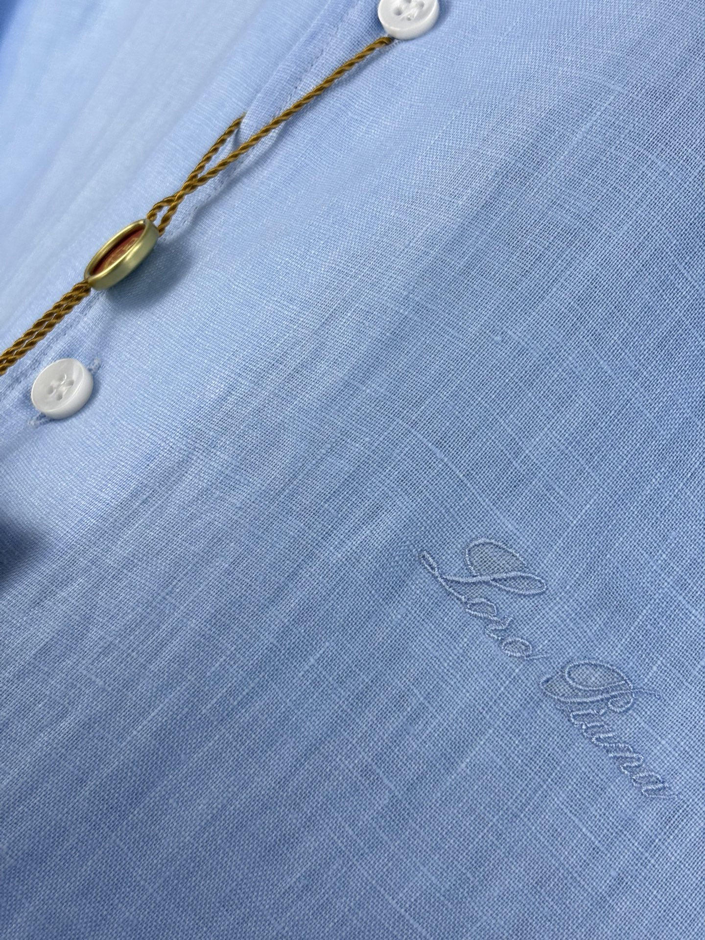 史诗级别的亚麻衬衫，lP🆕独家巨献，胸前刺绣logo多色入荷。原汁原味100%亚麻面料衬衫，麻料以其独特