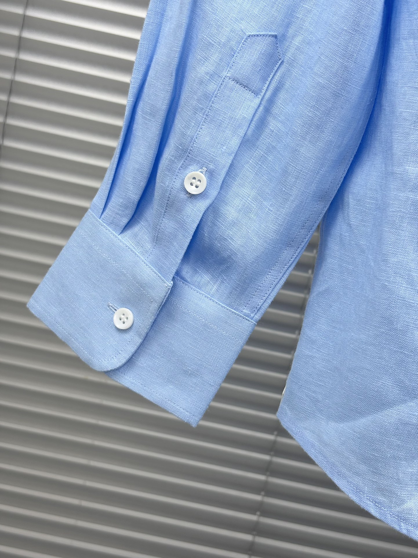 史诗级别的亚麻衬衫，lP🆕独家巨献，胸前刺绣logo多色入荷。原汁原味100%亚麻面料衬衫，麻料以其独特