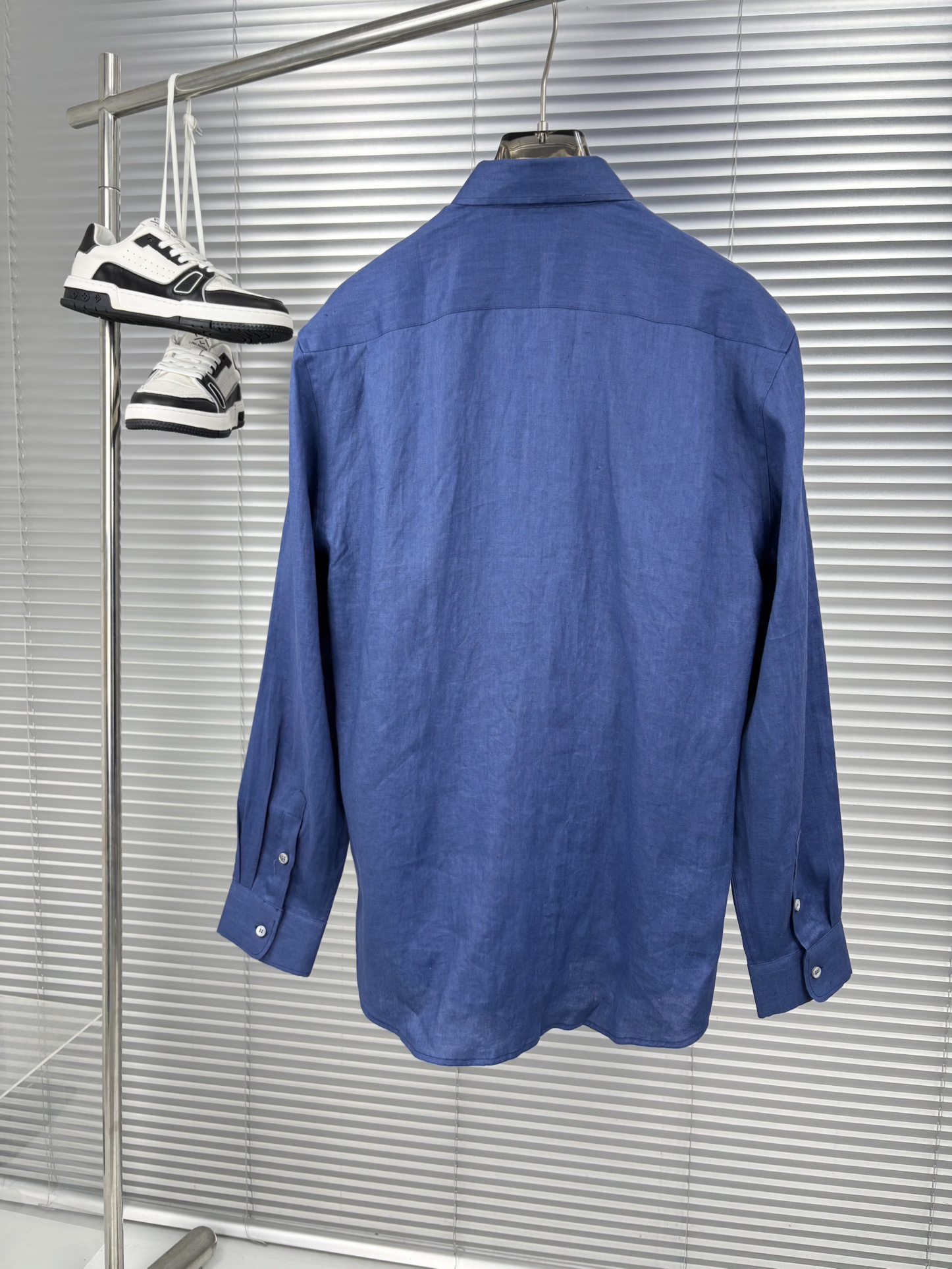 史诗级别的亚麻衬衫，lP🆕独家巨献，胸前刺绣logo多色入荷。原汁原味100%亚麻面料衬衫，麻料以其独特