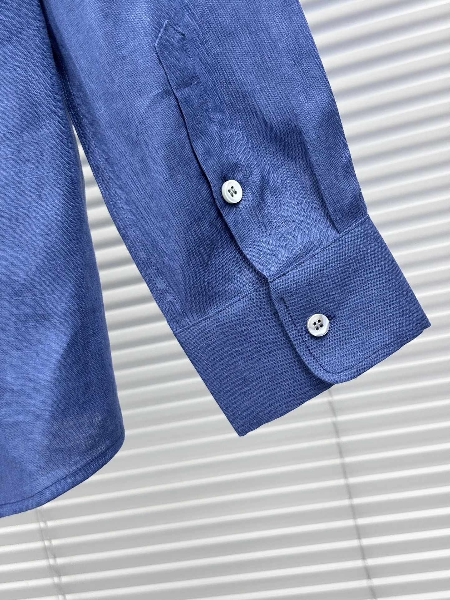 史诗级别的亚麻衬衫，lP🆕独家巨献，胸前刺绣logo多色入荷。原汁原味100%亚麻面料衬衫，麻料以其独特