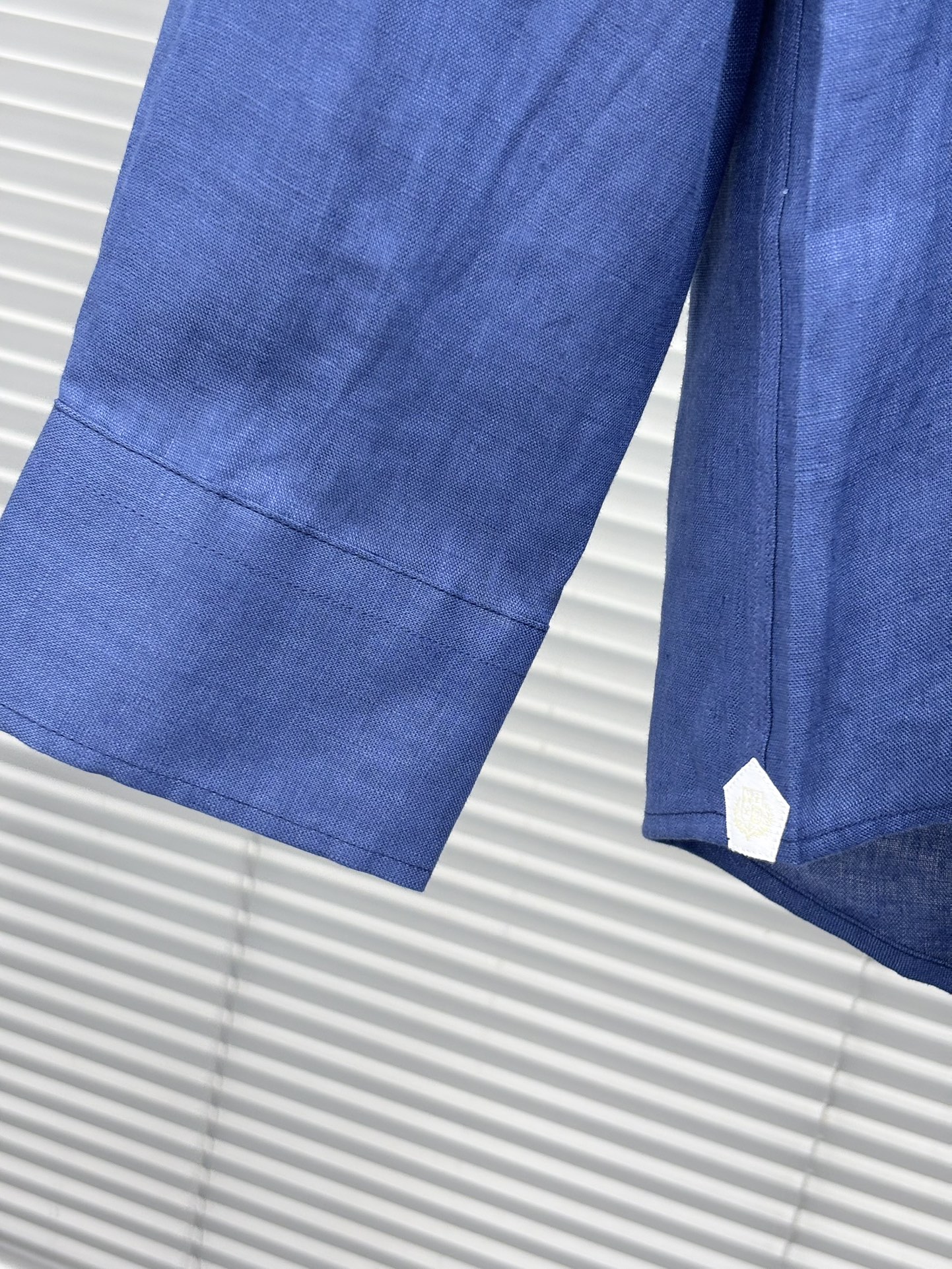 史诗级别的亚麻衬衫，lP🆕独家巨献，胸前刺绣logo多色入荷。原汁原味100%亚麻面料衬衫，麻料以其独特