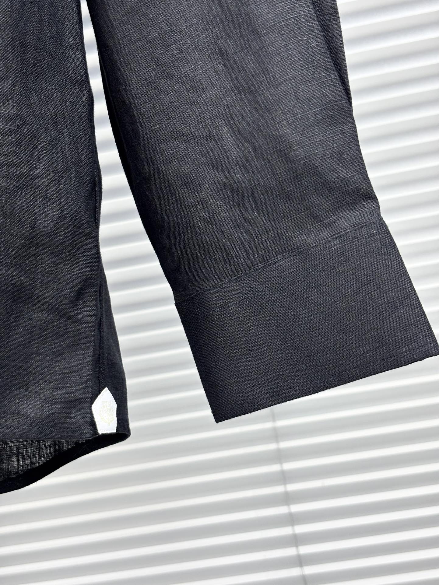 史诗级别的亚麻衬衫，lP🆕独家巨献，胸前刺绣logo多色入荷。原汁原味100%亚麻面料衬衫，麻料以其独特