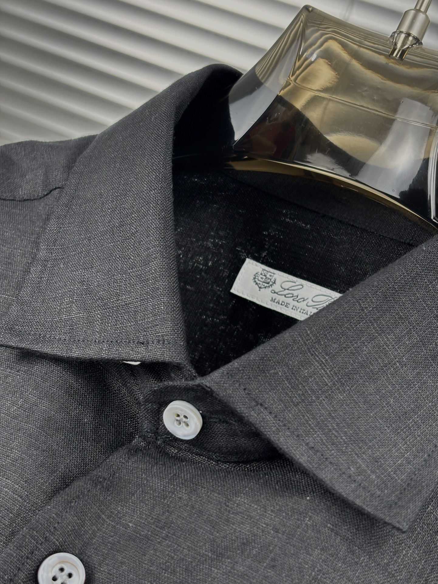 史诗级别的亚麻衬衫，lP🆕独家巨献，胸前刺绣logo多色入荷。原汁原味100%亚麻面料衬衫，麻料以其独特