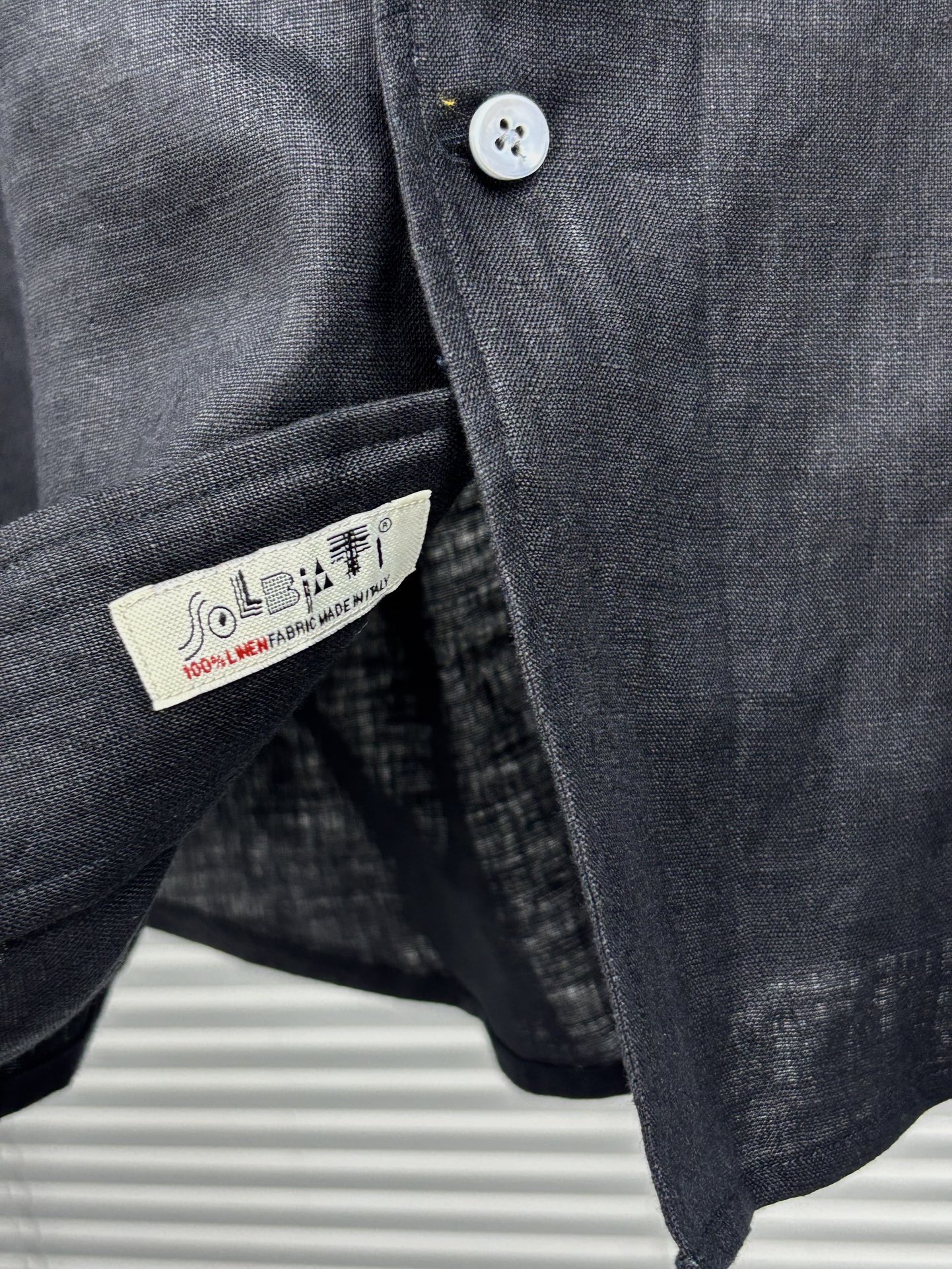 史诗级别的亚麻衬衫，lP🆕独家巨献，胸前刺绣logo多色入荷。原汁原味100%亚麻面料衬衫，麻料以其独特