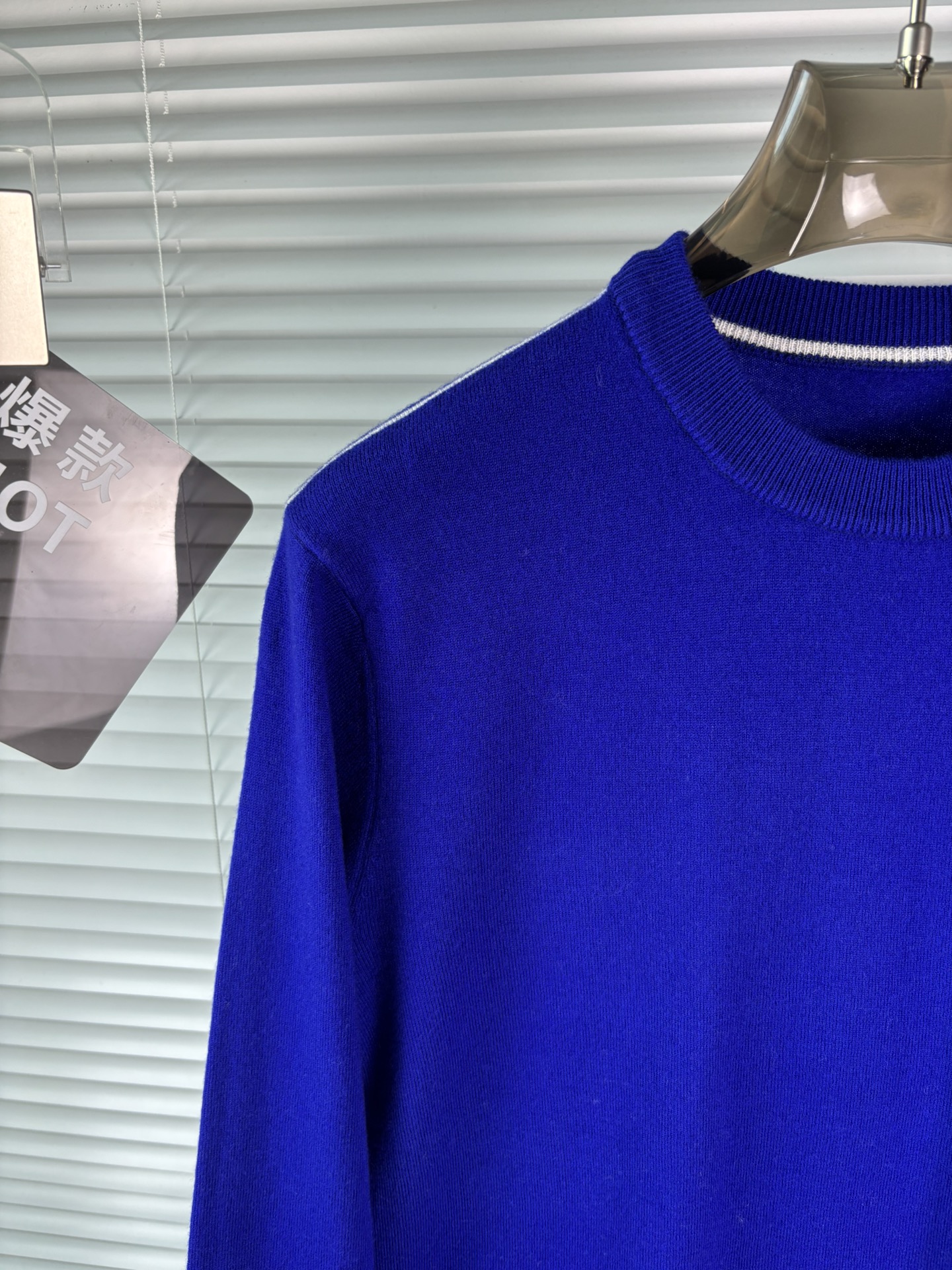 秋冬新品贸易公司渠道稀出，领先官网发售！基础款纯色针织衫单穿叠穿的好选择，修身显瘦的合身版型款式简约，螺