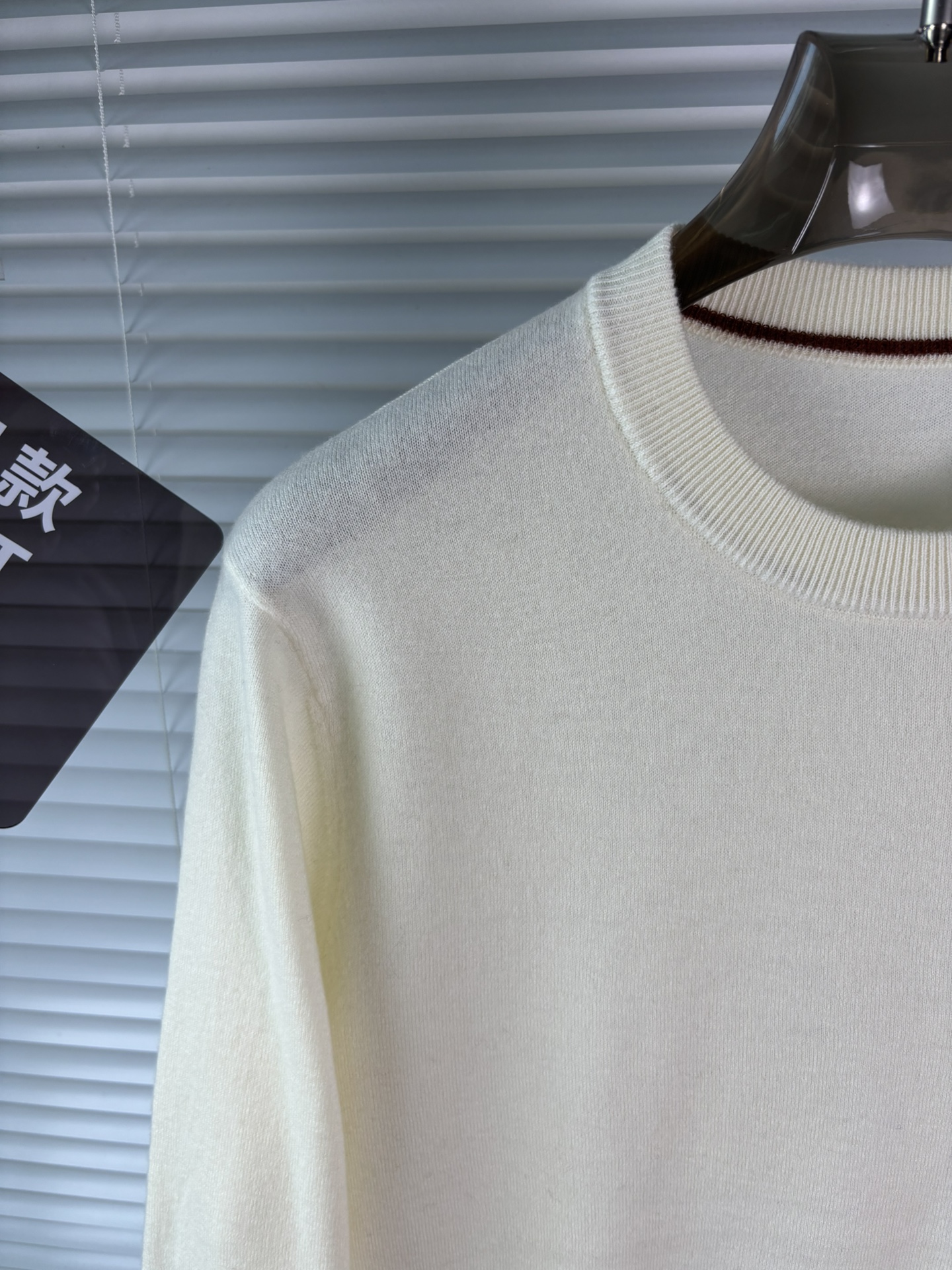 秋冬新品贸易公司渠道稀出，领先官网发售！基础款纯色针织衫单穿叠穿的好选择，修身显瘦的合身版型款式简约，螺
