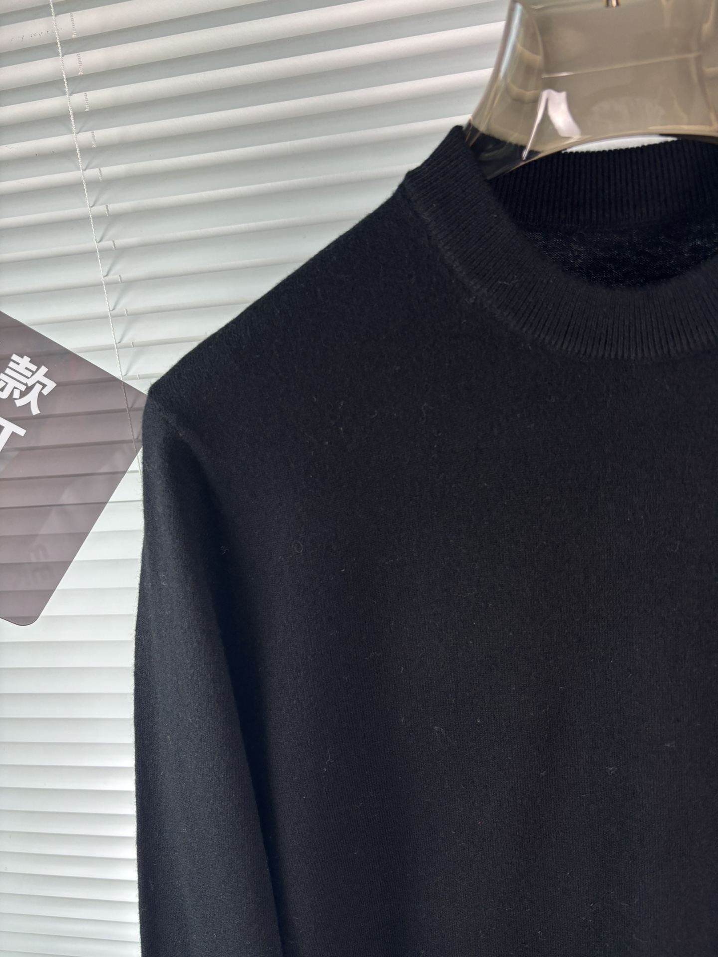 秋冬新品贸易公司渠道稀出，领先官网发售！基础款纯色针织衫单穿叠穿的好选择，修身显瘦的合身版型款式简约，螺