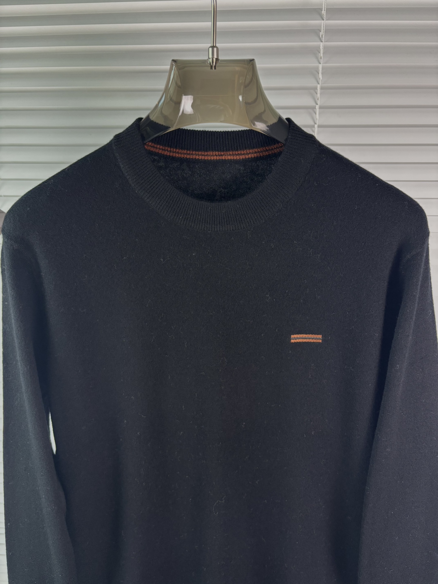 秋冬新品贸易公司渠道稀出，领先官网发售！基础款纯色针织衫单穿叠穿的好选择，修身显瘦的合身版型款式简约，螺