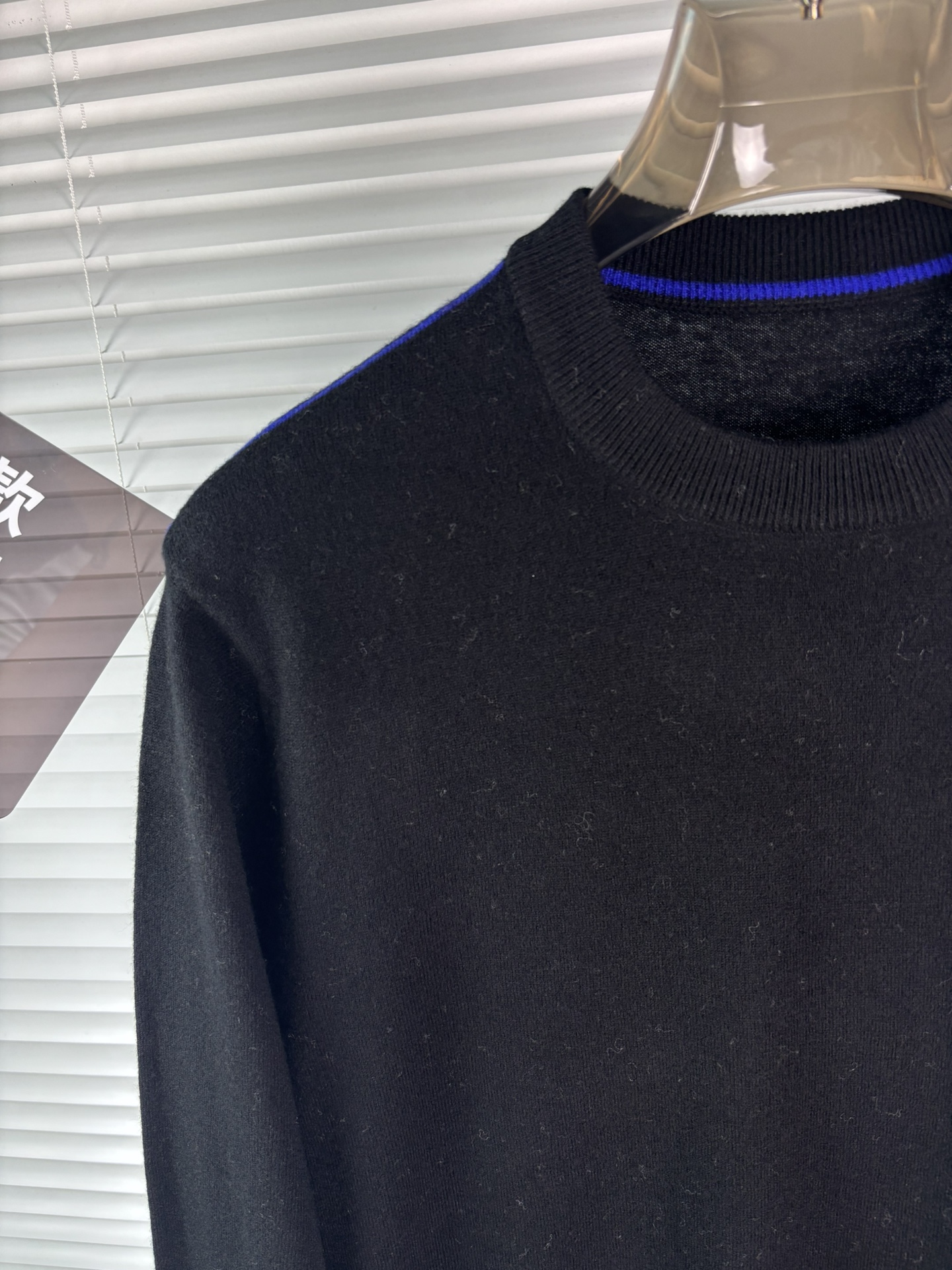 秋冬新品贸易公司渠道稀出，领先官网发售！基础款纯色针织衫单穿叠穿的好选择，修身显瘦的合身版型款式简约，螺