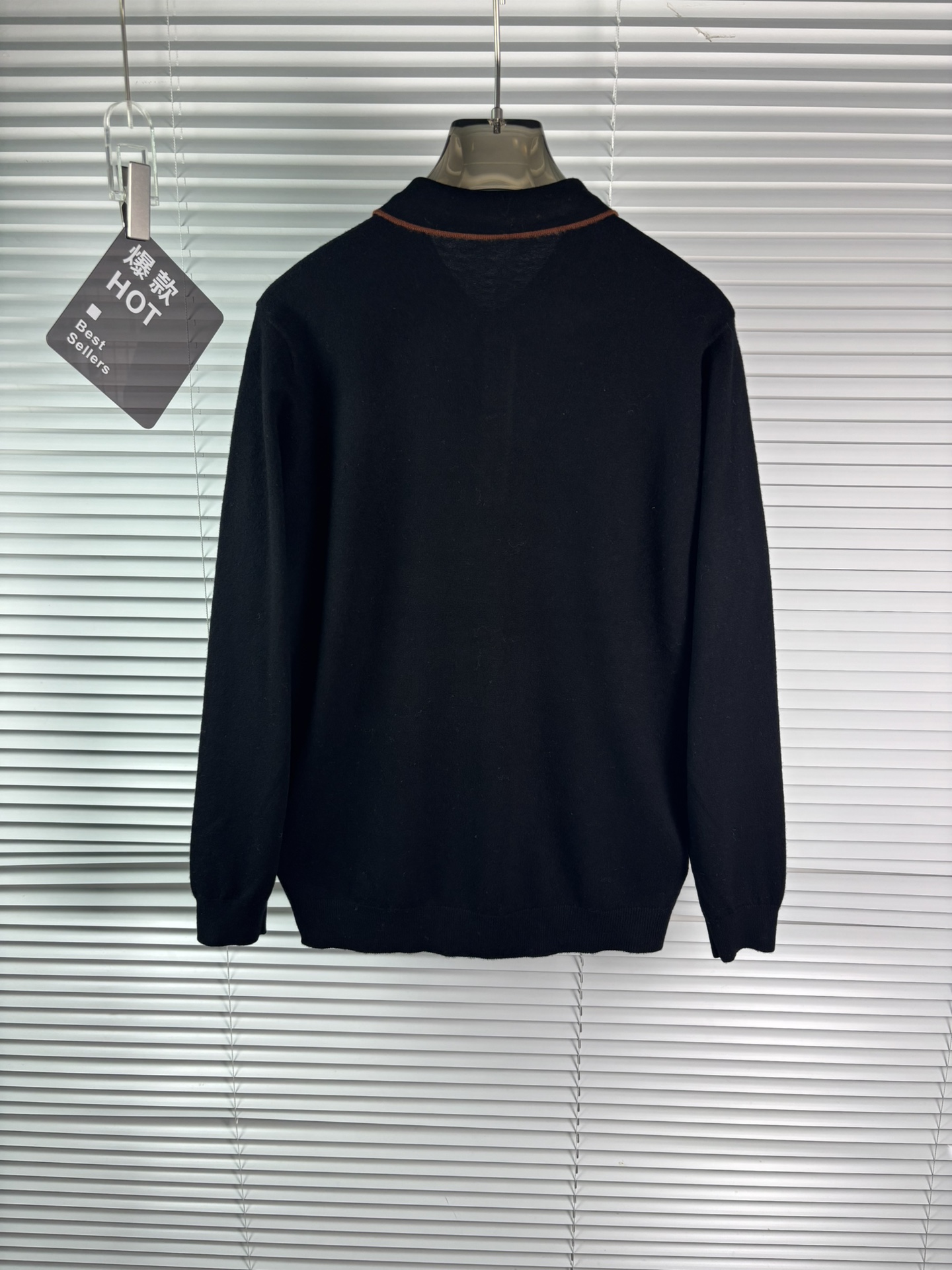 秋冬新品贸易公司渠道稀出，领先官网发售！基础款纯色针织衫单穿叠穿的好选择，修身显瘦的合身版型款式简约，螺