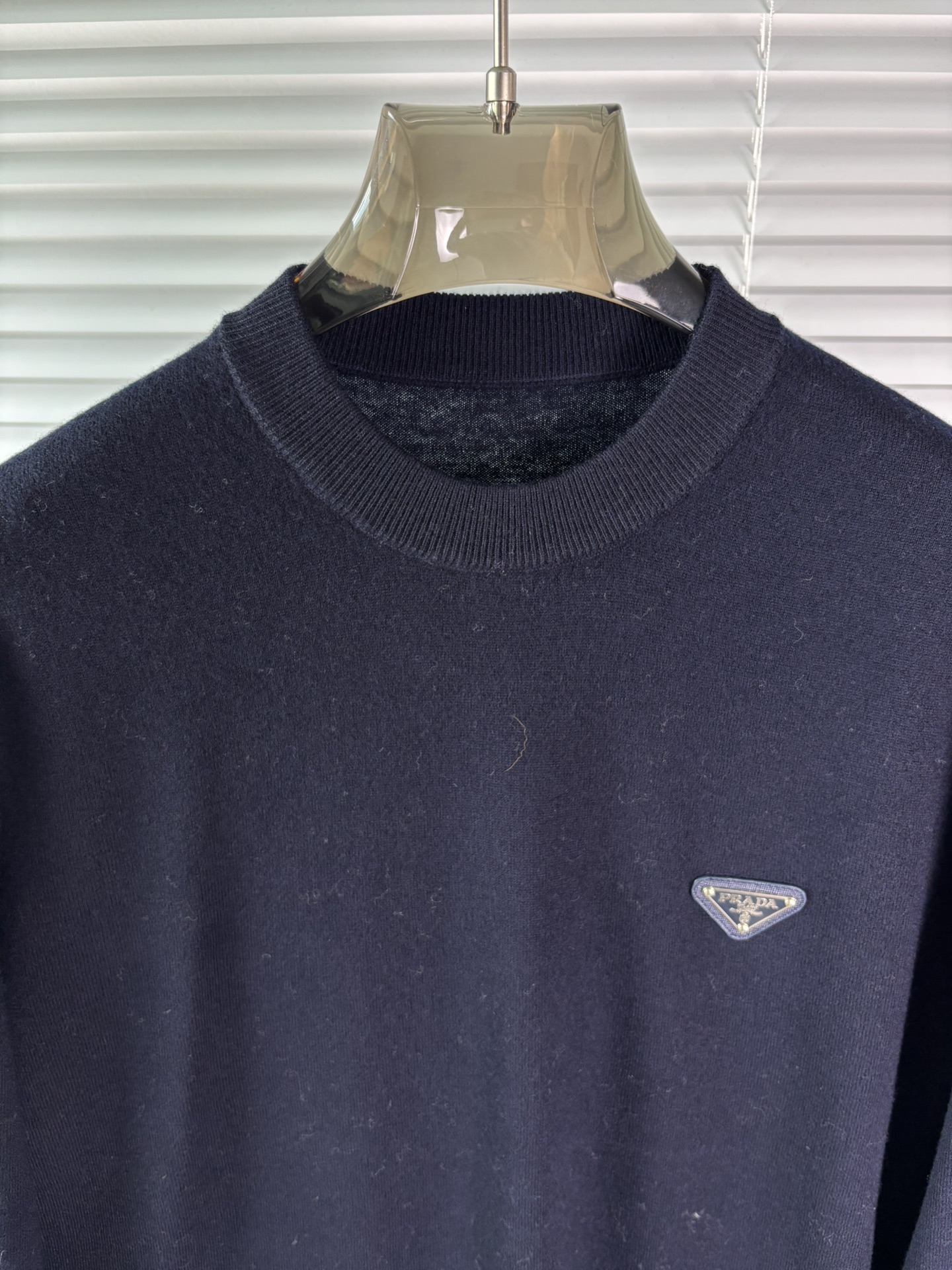 秋冬新品贸易公司渠道稀出，领先官网发售！基础款纯色针织衫单穿叠穿的好选择，修身显瘦的合身版型款式简约，螺