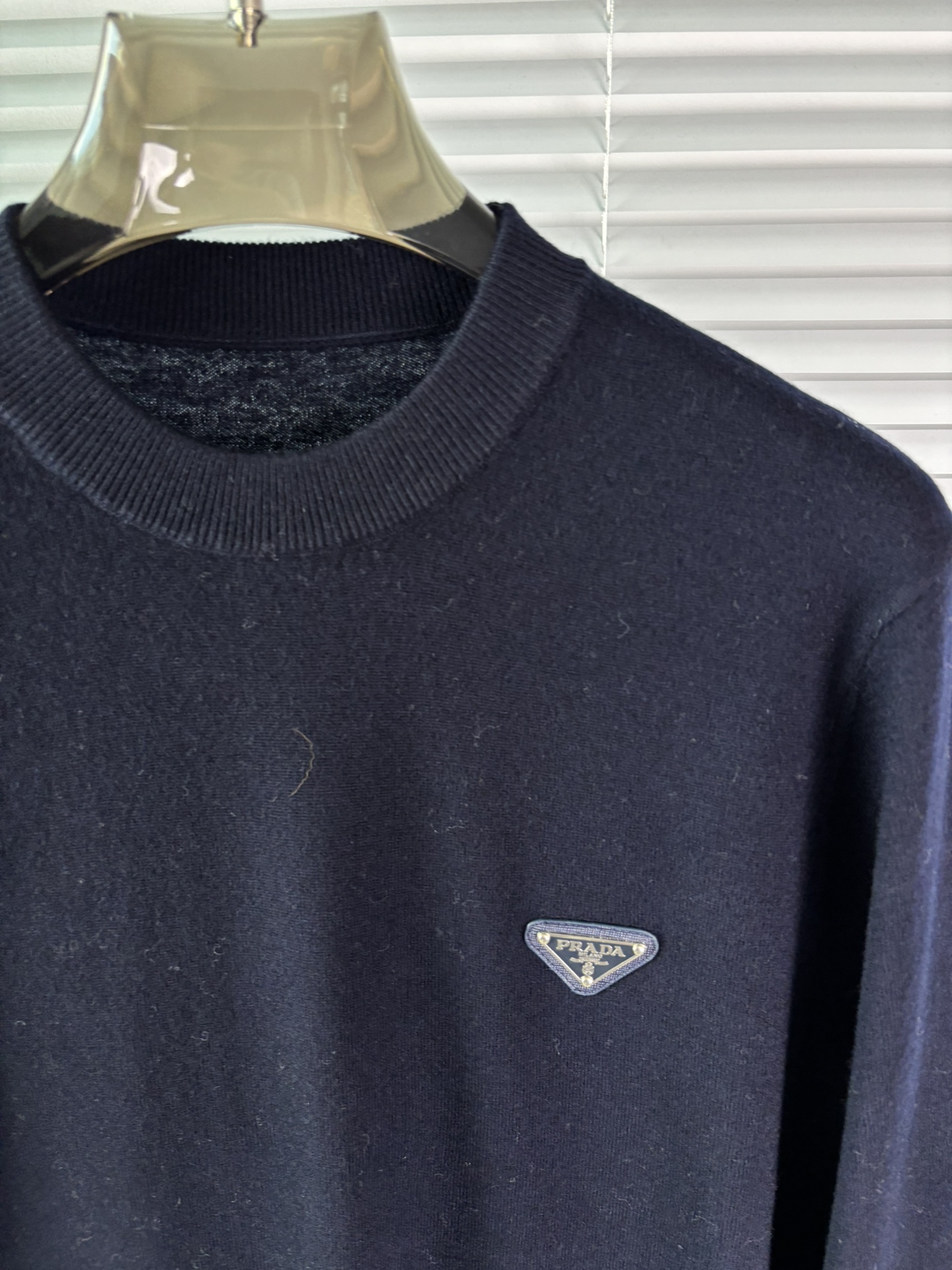 秋冬新品贸易公司渠道稀出，领先官网发售！基础款纯色针织衫单穿叠穿的好选择，修身显瘦的合身版型款式简约，螺