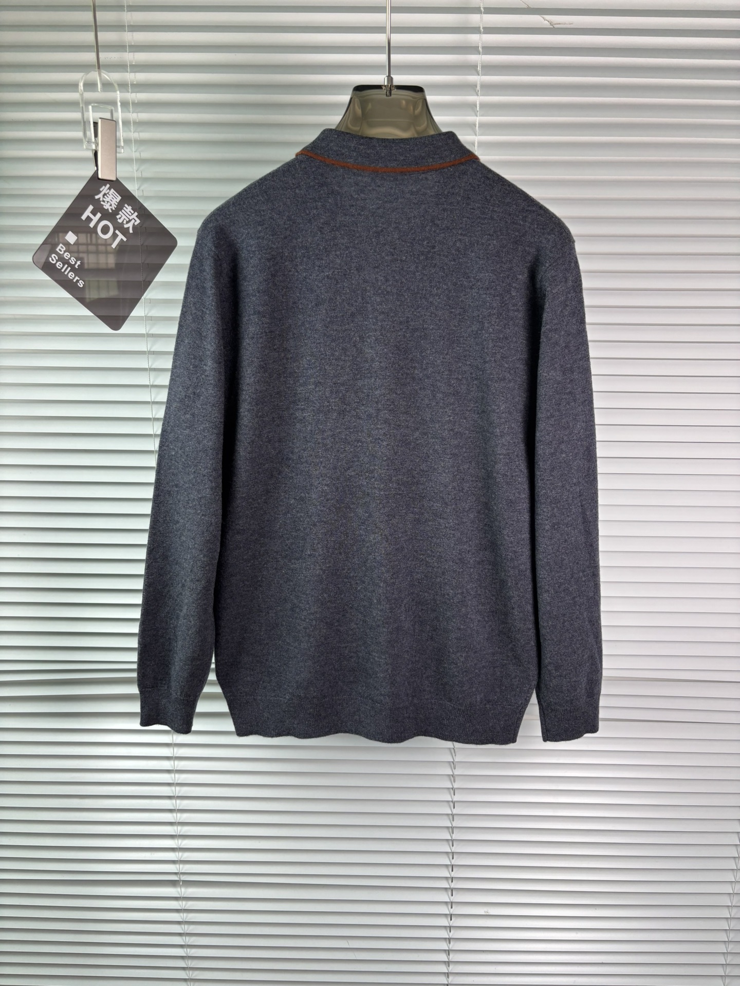 秋冬新品贸易公司渠道稀出，领先官网发售！基础款纯色针织衫单穿叠穿的好选择，修身显瘦的合身版型款式简约，螺