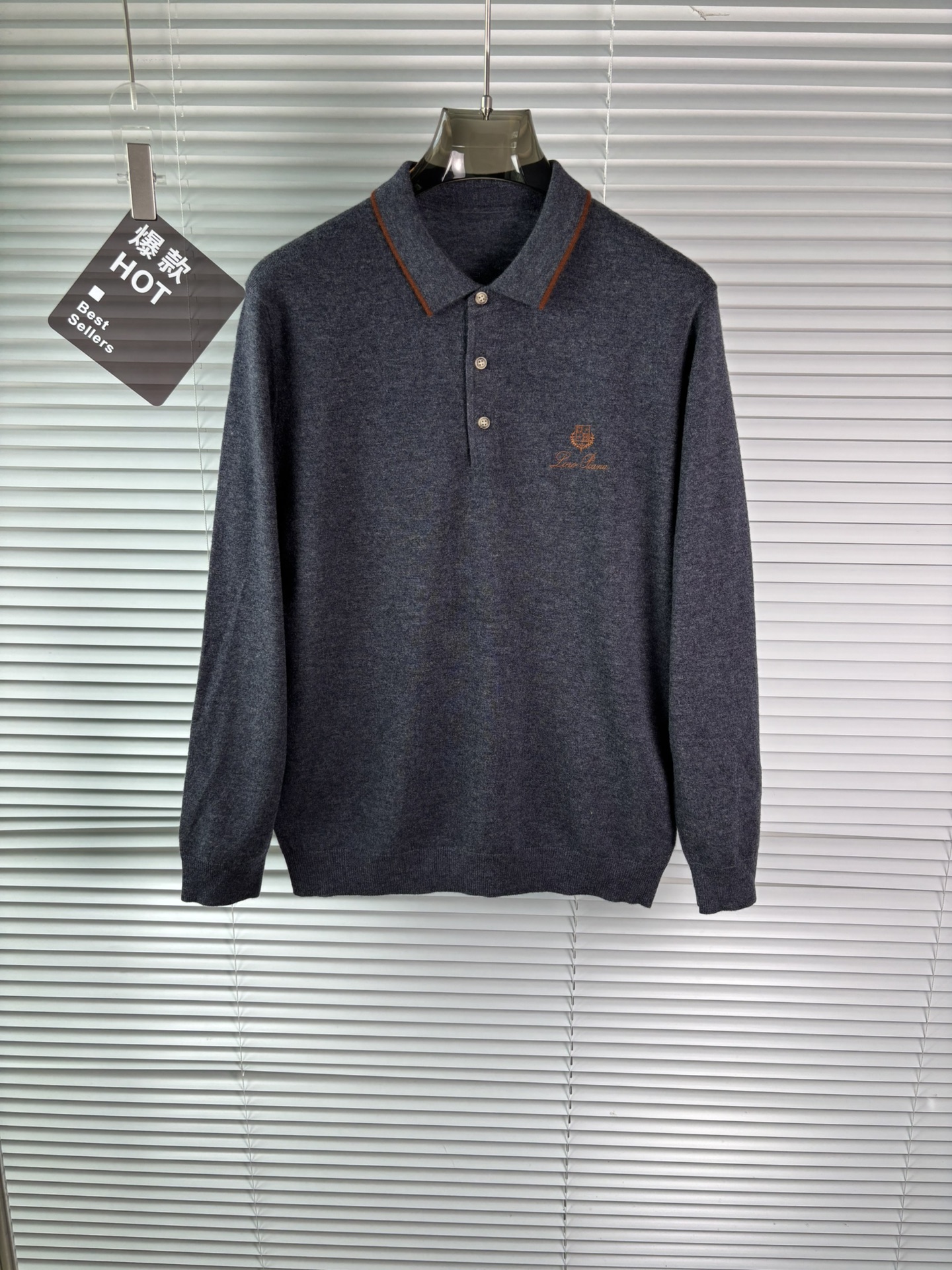 秋冬新品贸易公司渠道稀出，领先官网发售！基础款纯色针织衫单穿叠穿的好选择，修身显瘦的合身版型款式简约，螺