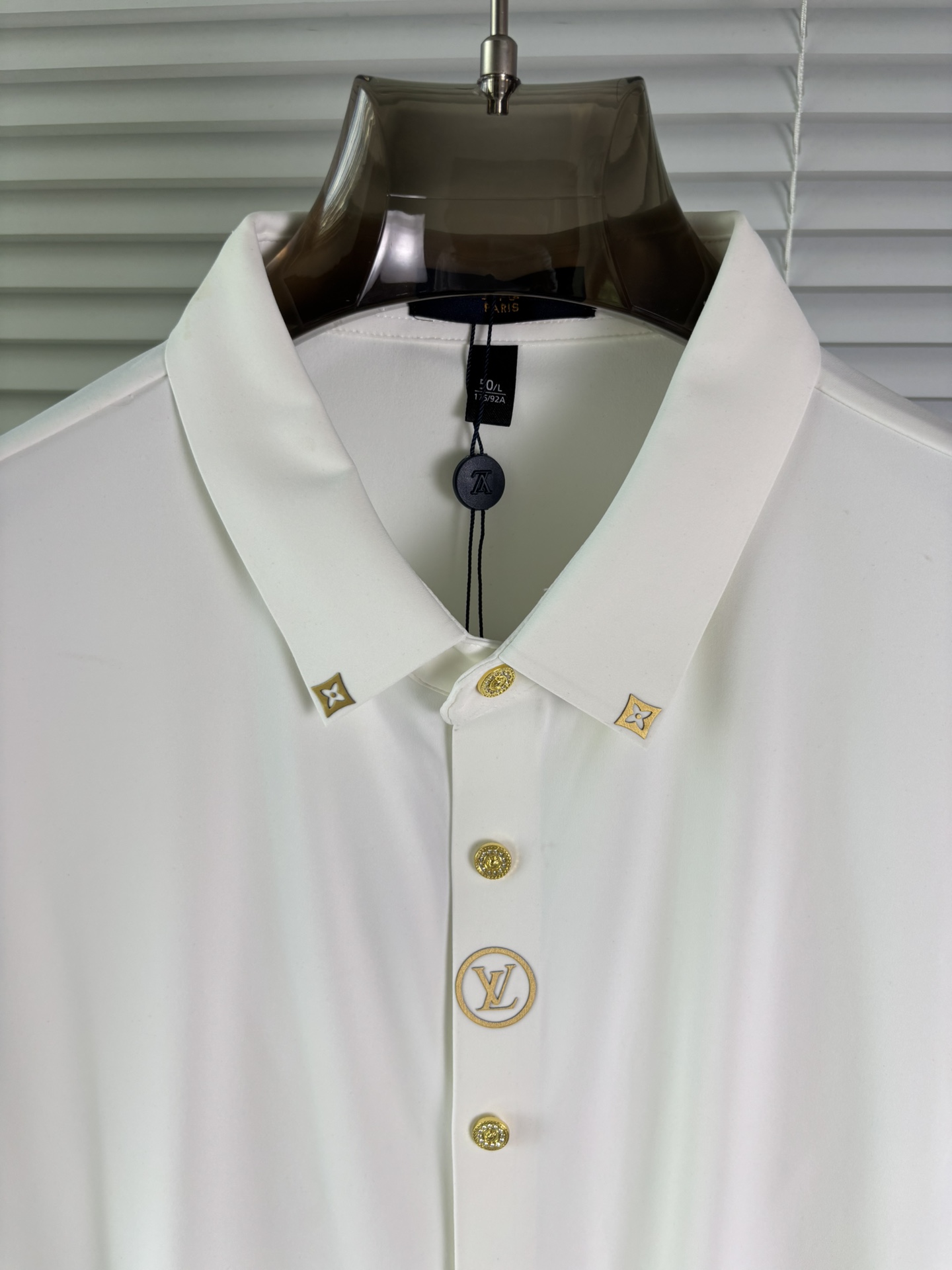 强势上新，新款不断！！！新款衬衫，高级面料高级做工，顶级品质！！！M一XXXLM穿125左右L穿140左