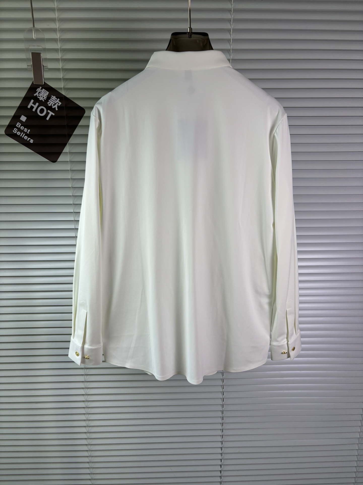 强势上新，新款不断！！！新款衬衫，高级面料高级做工，顶级品质！！！M一XXXLM穿125左右L穿140左