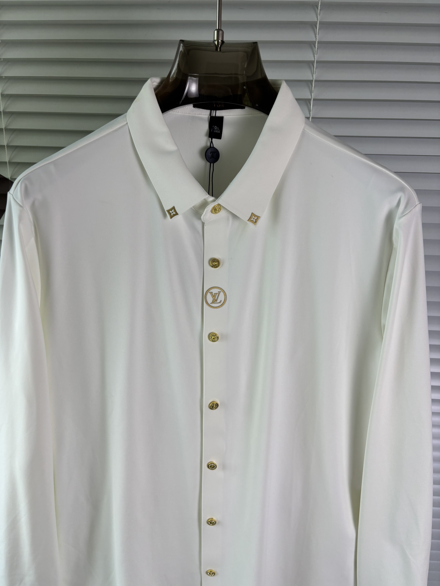 强势上新，新款不断！！！新款衬衫，高级面料高级做工，顶级品质！！！M一XXXLM穿125左右L穿140左