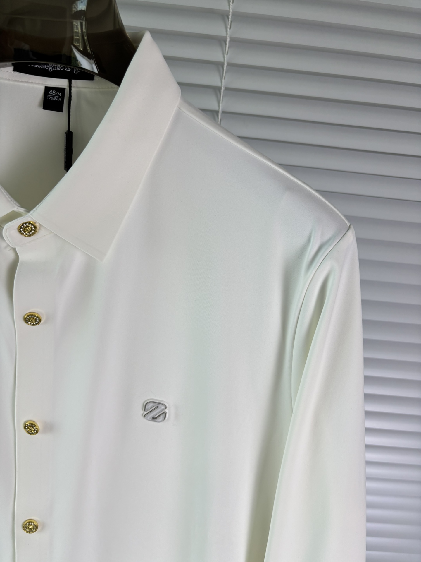 强势上新，新款不断！！！新款衬衫，高级面料高级做工，顶级品质！！！M一XXXLM穿125左右L穿140左