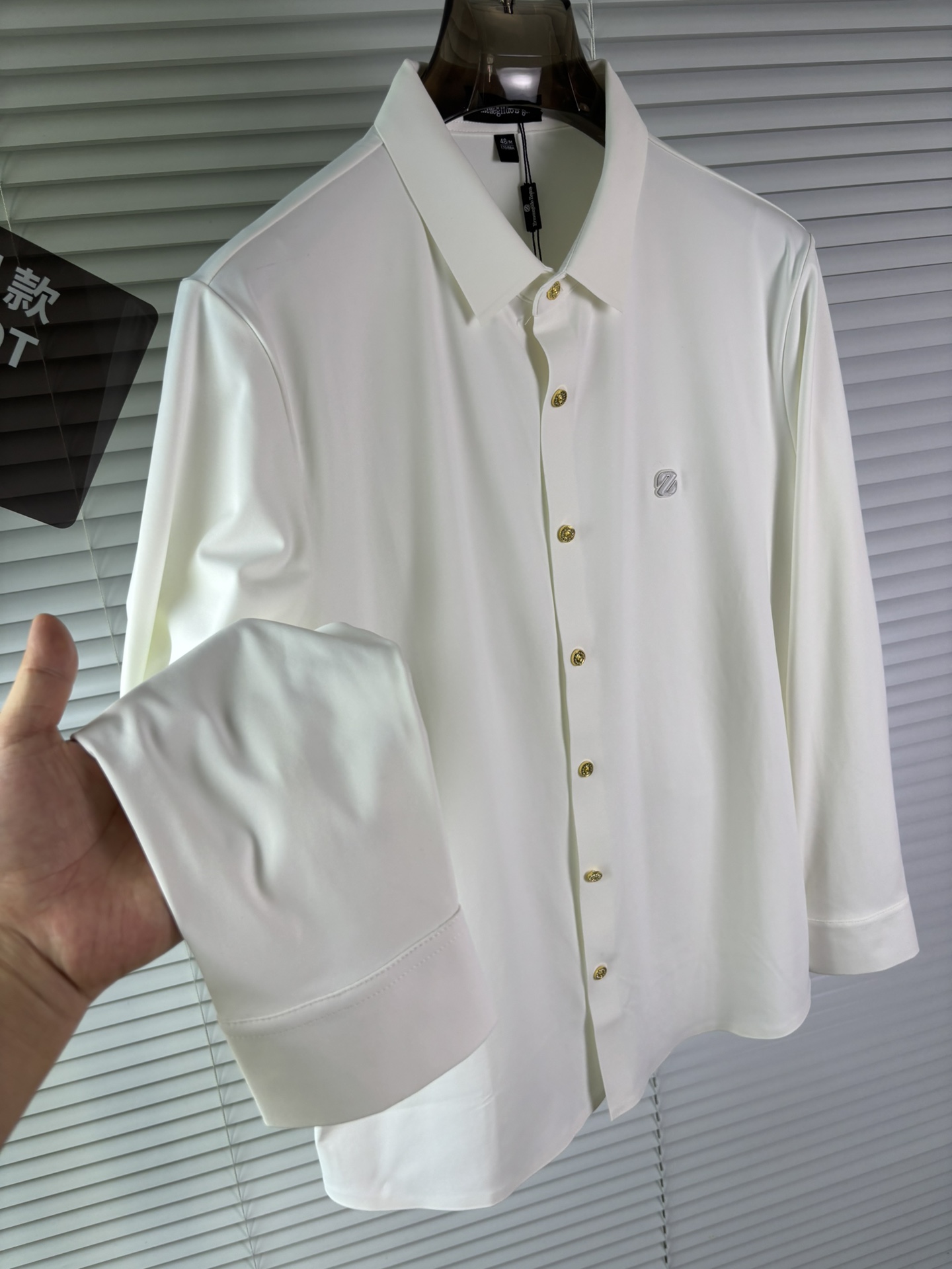 强势上新，新款不断！！！新款衬衫，高级面料高级做工，顶级品质！！！M一XXXLM穿125左右L穿140左