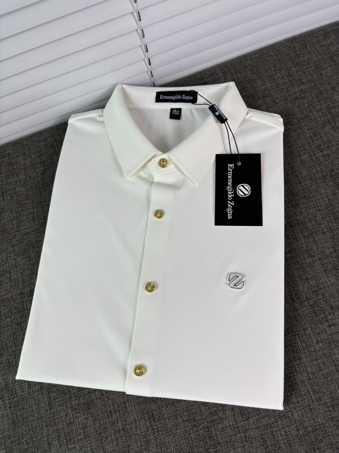 强势上新，新款不断！！！新款衬衫，高级面料高级做工，顶级品质！！！M一XXXLM穿125左右L穿140左