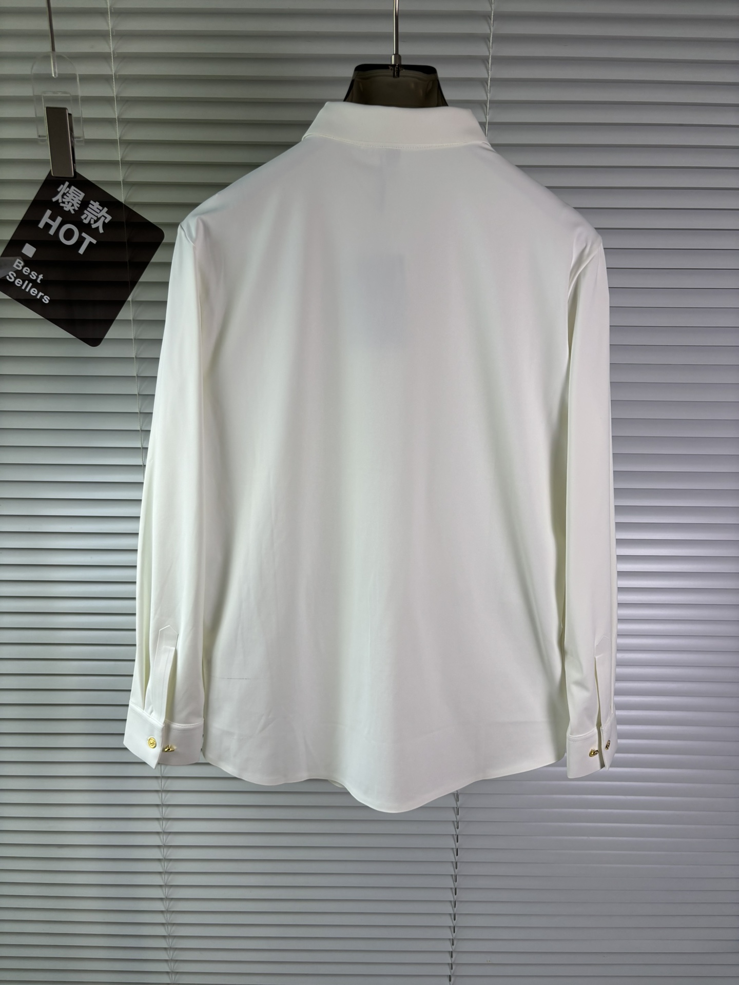 强势上新，新款不断！！！新款衬衫，高级面料高级做工，顶级品质！！！M一XXXLM穿125左右L穿140左