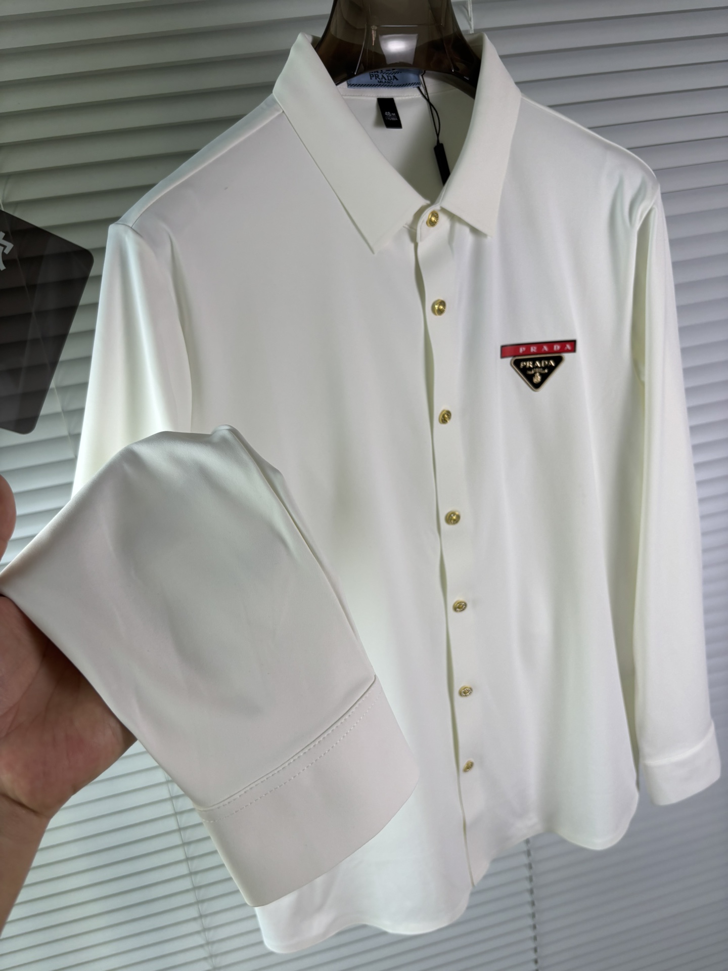 强势上新，新款不断！！！新款衬衫，高级面料高级做工，顶级品质！！！M一XXXLM穿125左右L穿140左