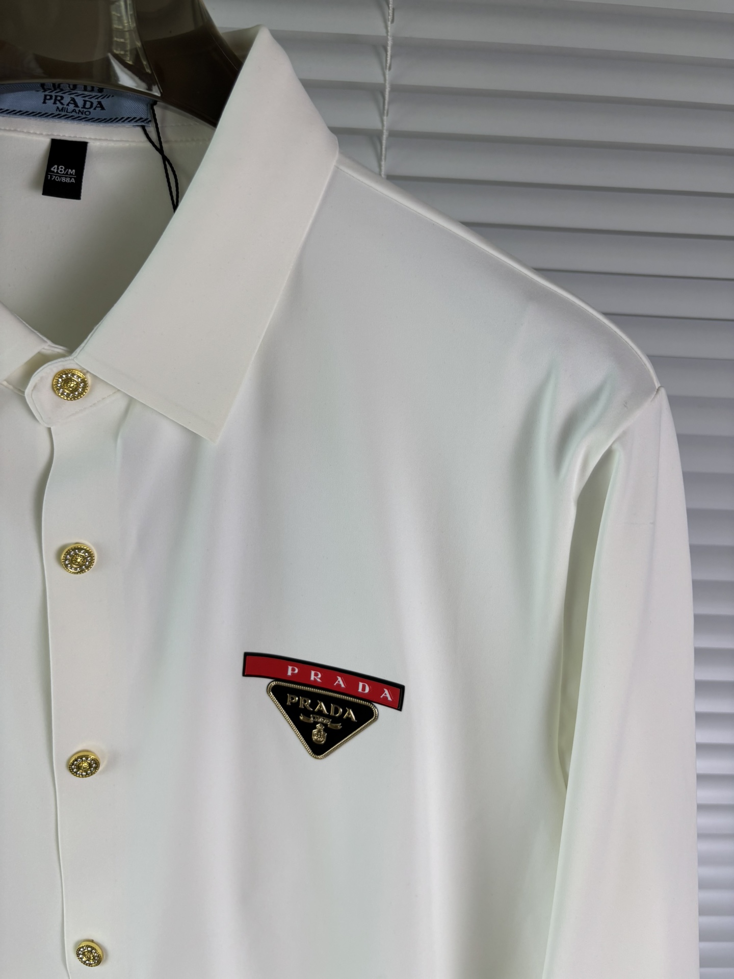 强势上新，新款不断！！！新款衬衫，高级面料高级做工，顶级品质！！！M一XXXLM穿125左右L穿140左