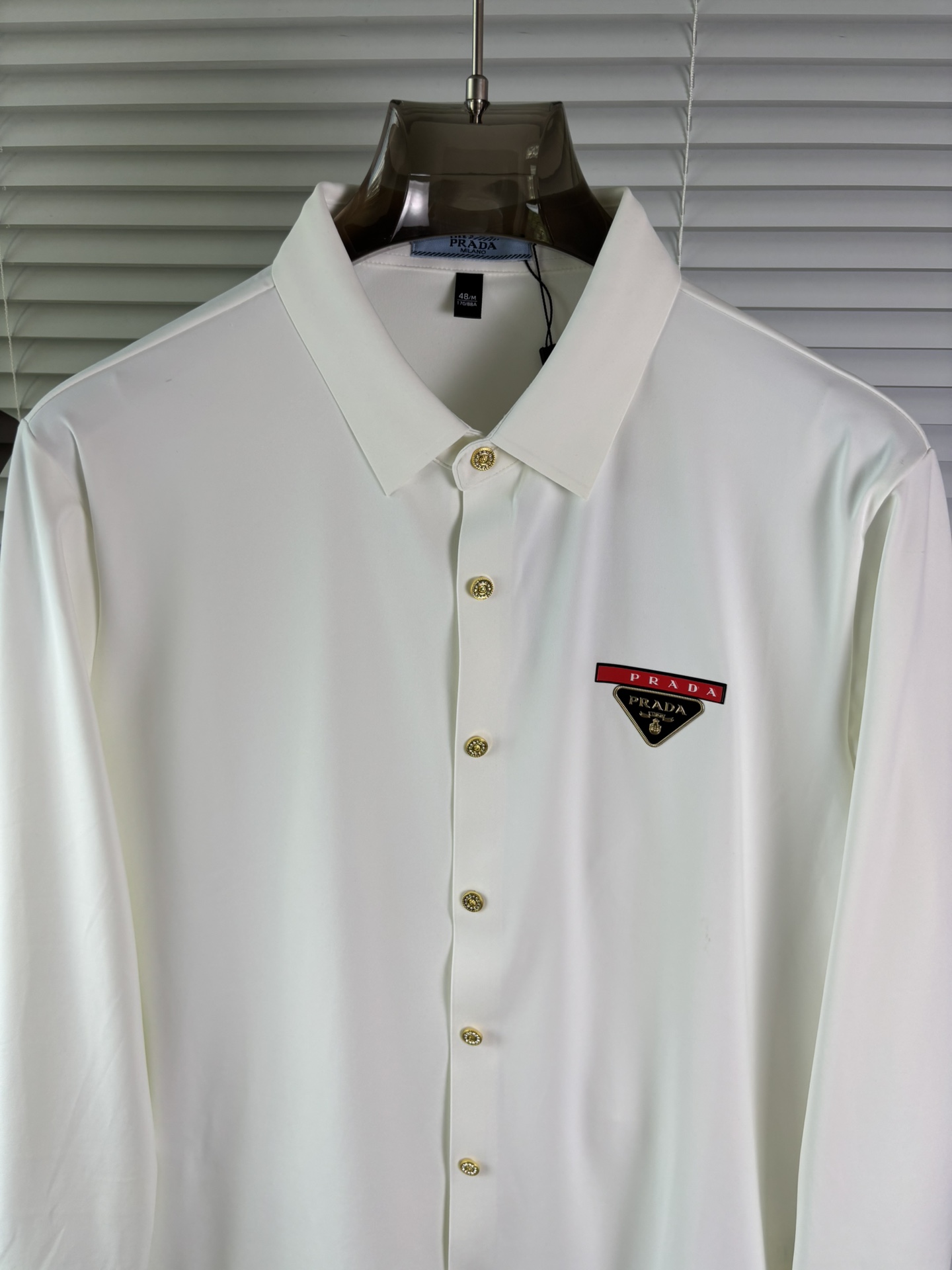 强势上新，新款不断！！！新款衬衫，高级面料高级做工，顶级品质！！！M一XXXLM穿125左右L穿140左