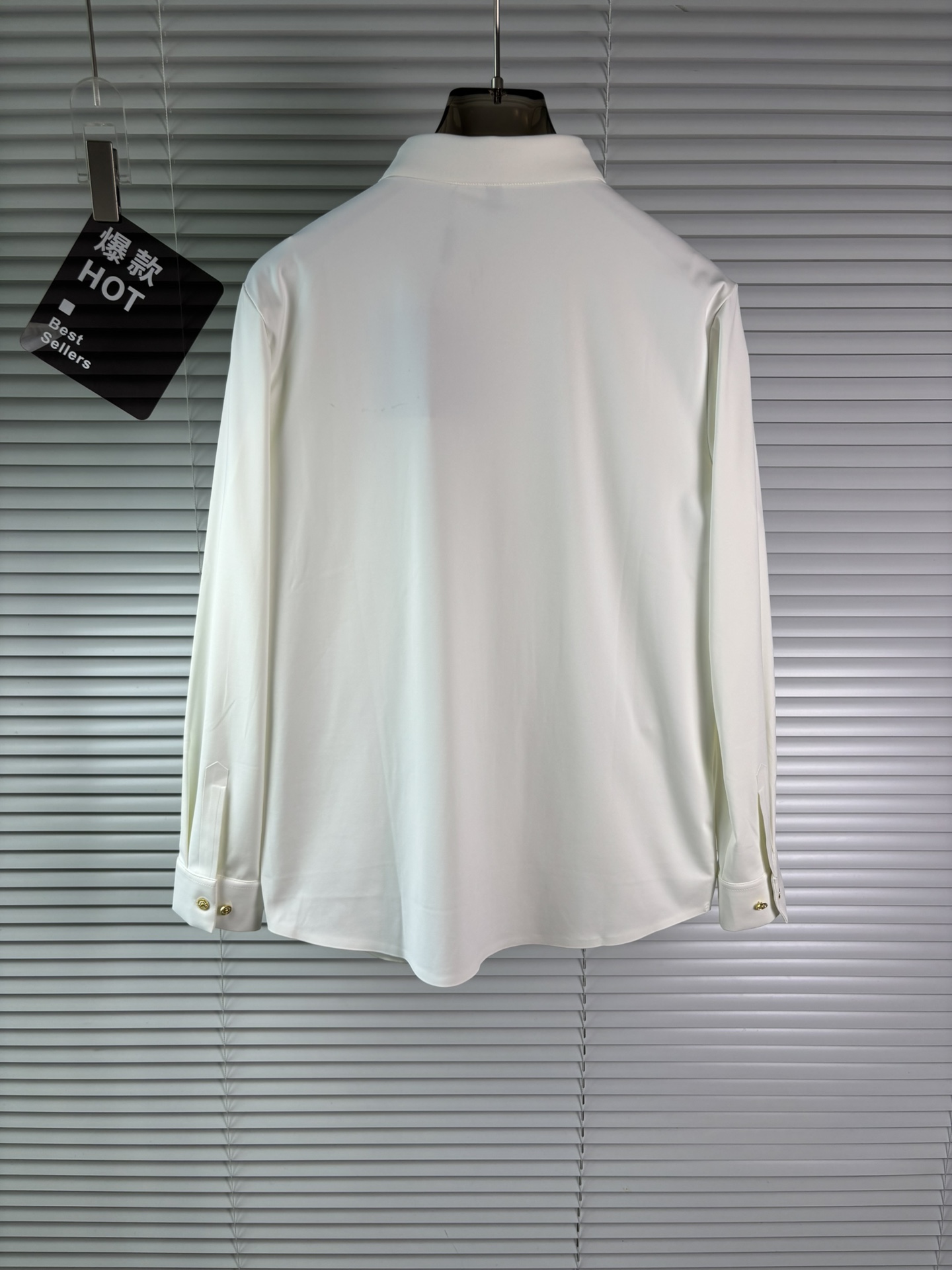 强势上新，新款不断！！！新款衬衫，高级面料高级做工，顶级品质！！！M一XXXLM穿125左右L穿140左