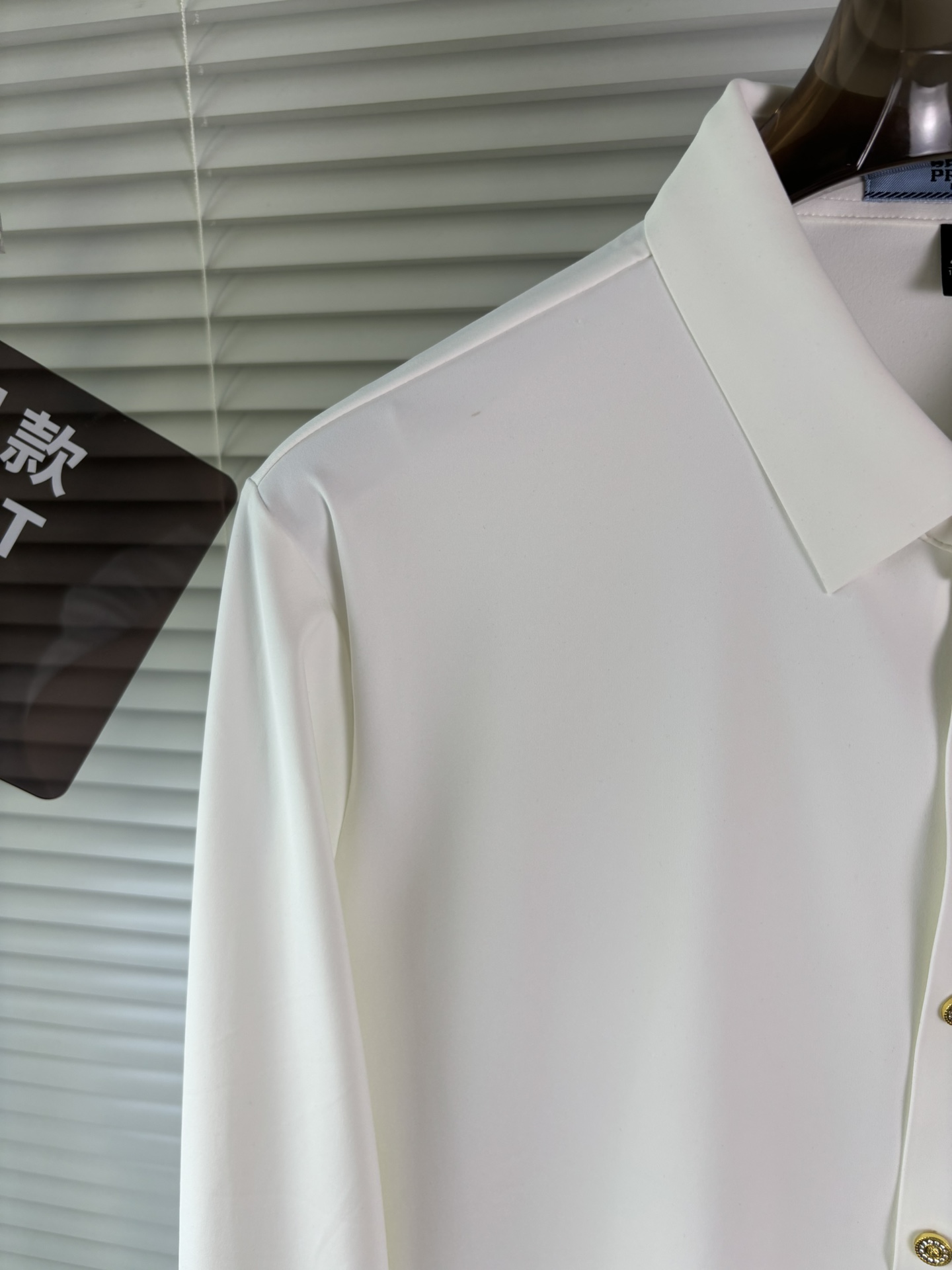 强势上新，新款不断！！！新款衬衫，高级面料高级做工，顶级品质！！！M一XXXLM穿125左右L穿140左