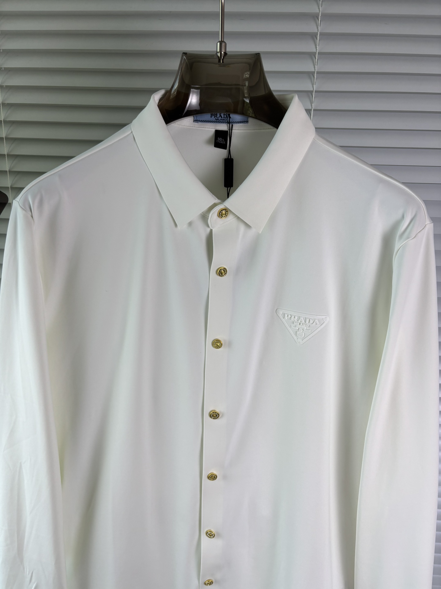 强势上新，新款不断！！！新款衬衫，高级面料高级做工，顶级品质！！！M一XXXLM穿125左右L穿140左