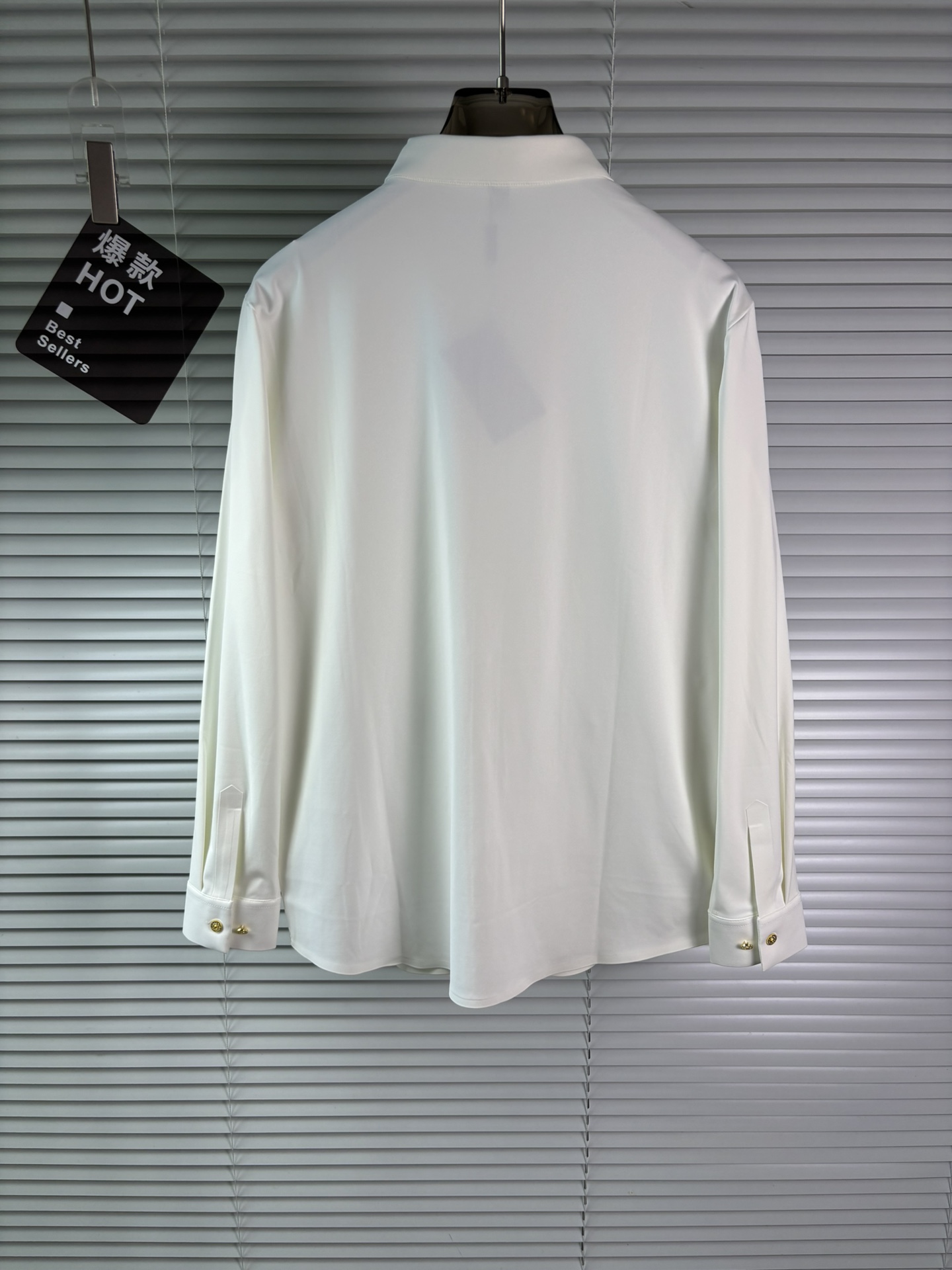 强势上新，新款不断！！！新款衬衫，高级面料高级做工，顶级品质！！！M一XXXLM穿125左右L穿140左