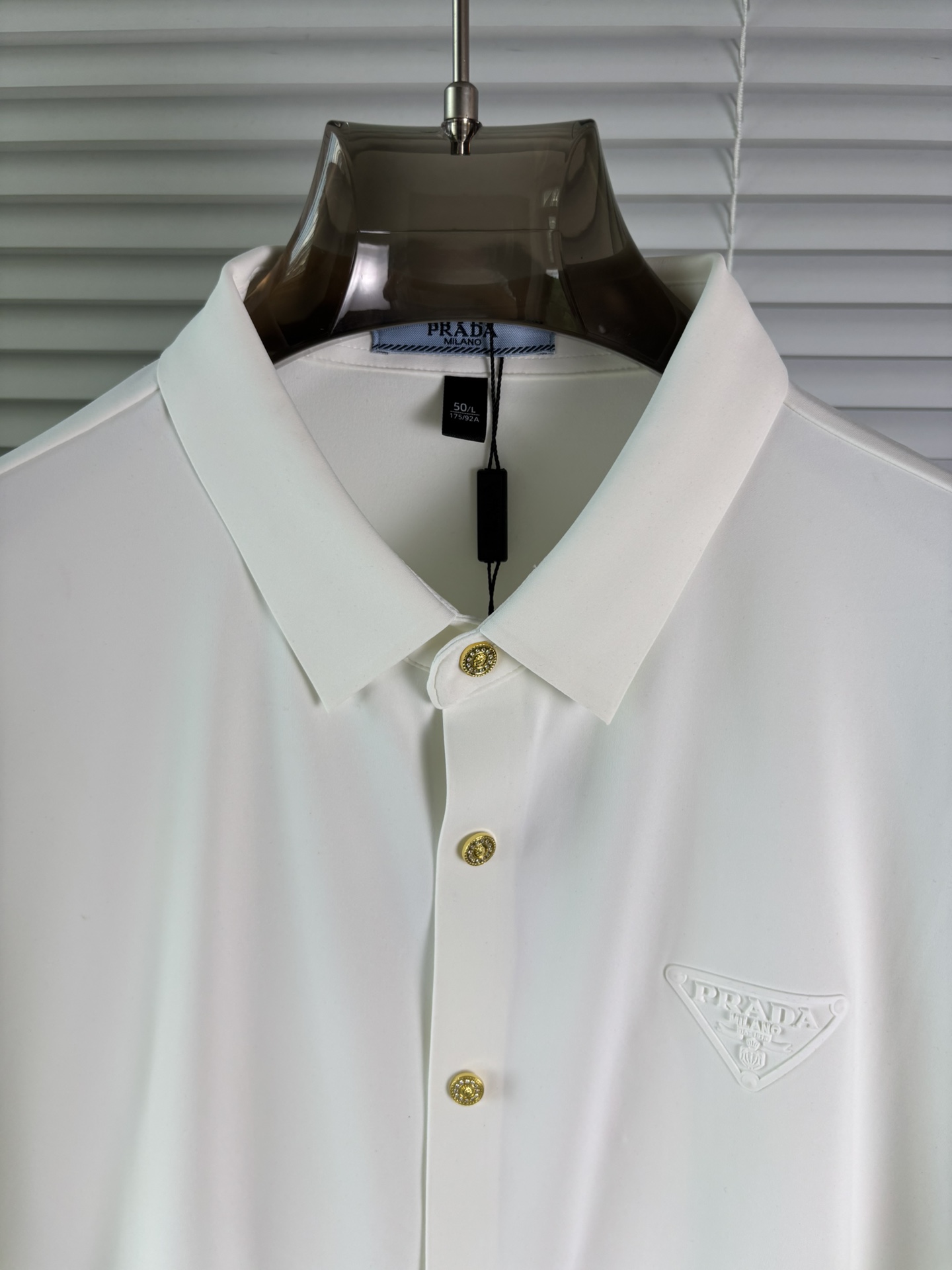 强势上新，新款不断！！！新款衬衫，高级面料高级做工，顶级品质！！！M一XXXLM穿125左右L穿140左