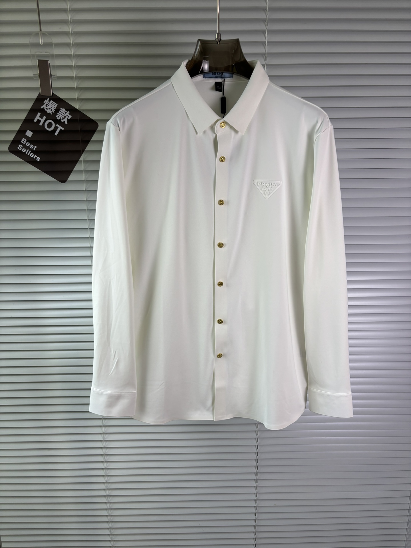 强势上新，新款不断！！！新款衬衫，高级面料高级做工，顶级品质！！！M一XXXLM穿125左右L穿140左