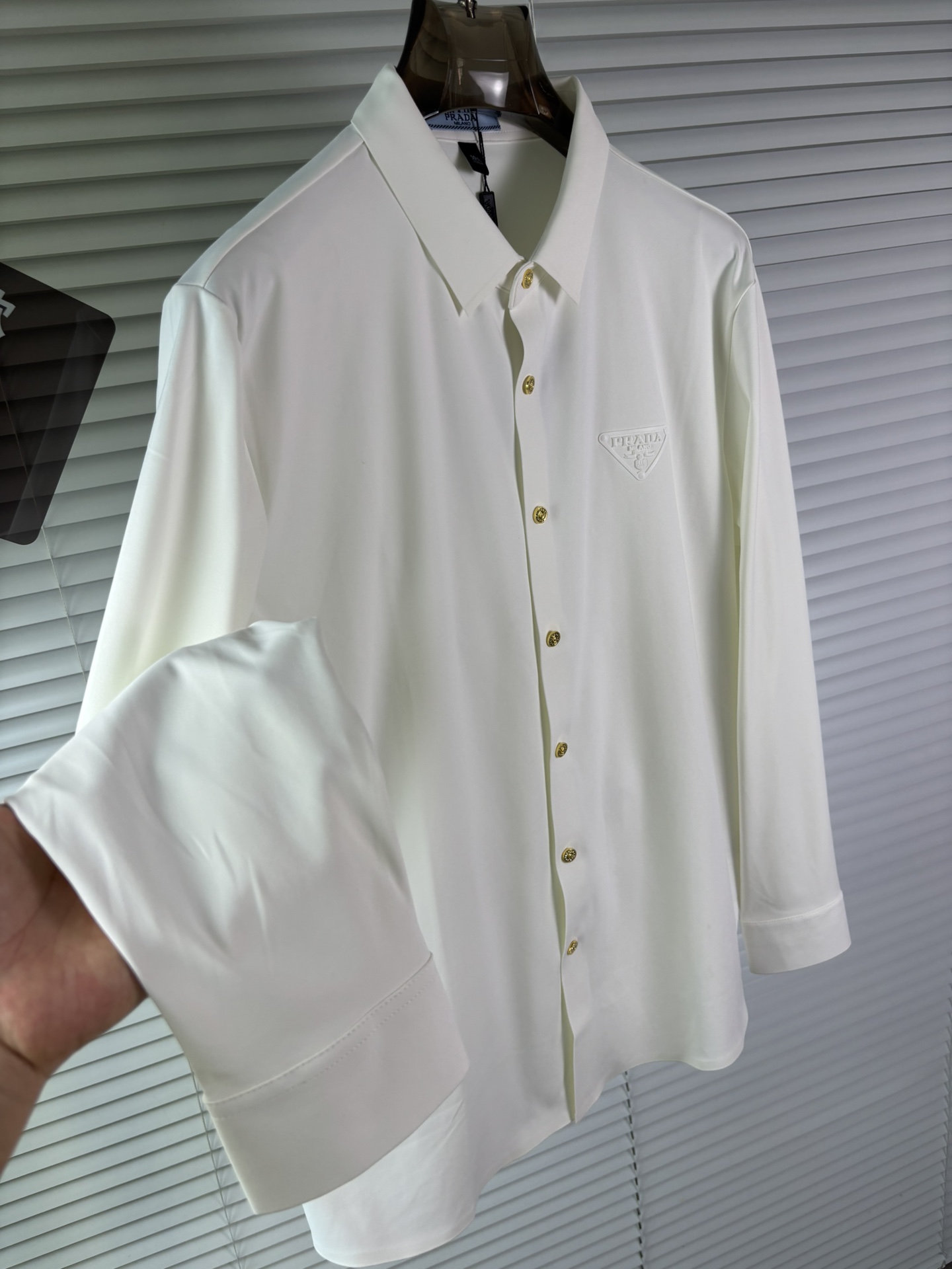 强势上新，新款不断！！！新款衬衫，高级面料高级做工，顶级品质！！！M一XXXLM穿125左右L穿140左