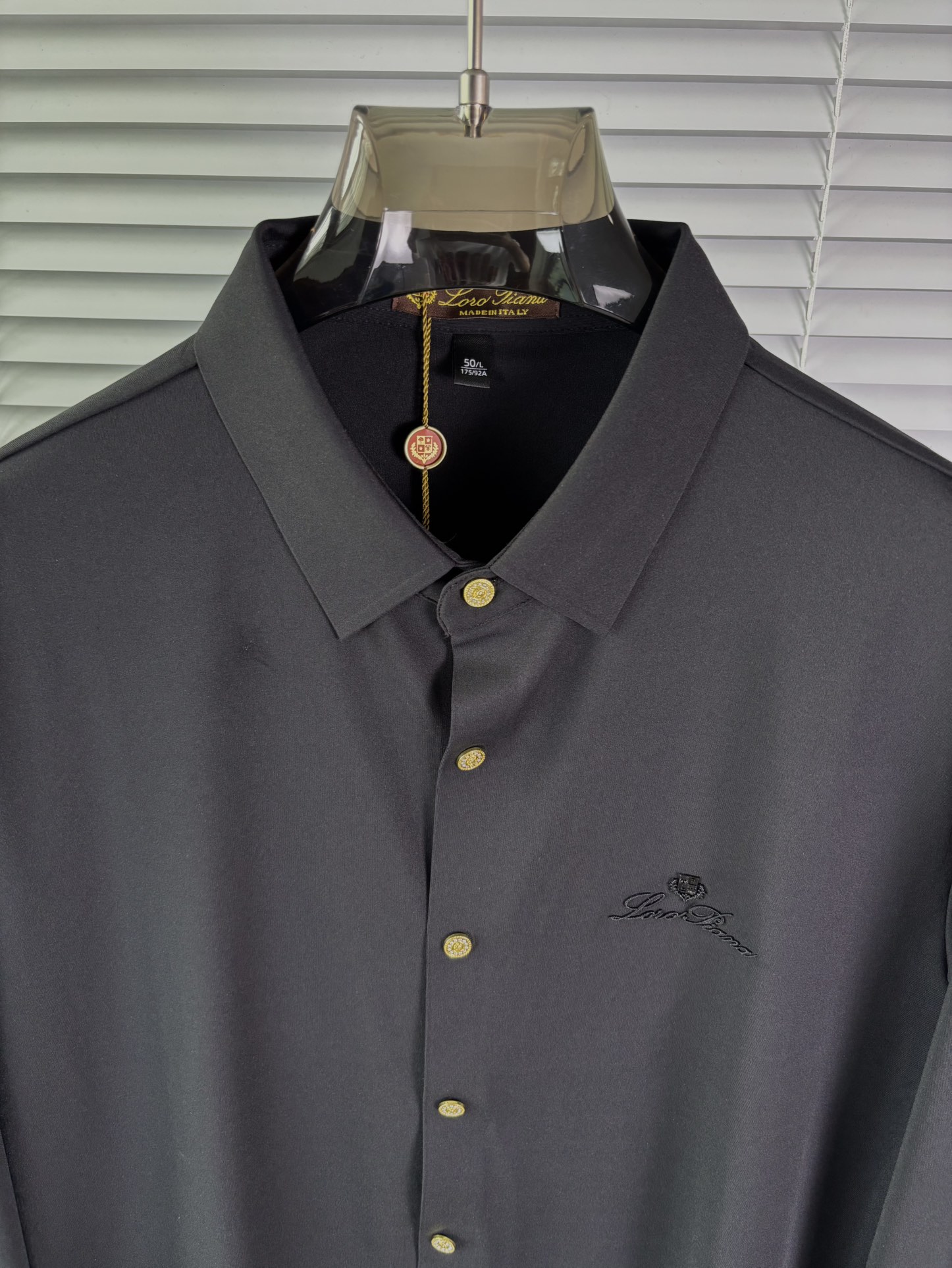 强势上新，新款不断！！！新款衬衫，高级面料高级做工，顶级品质！！！M一XXXLM穿125左右L穿140左