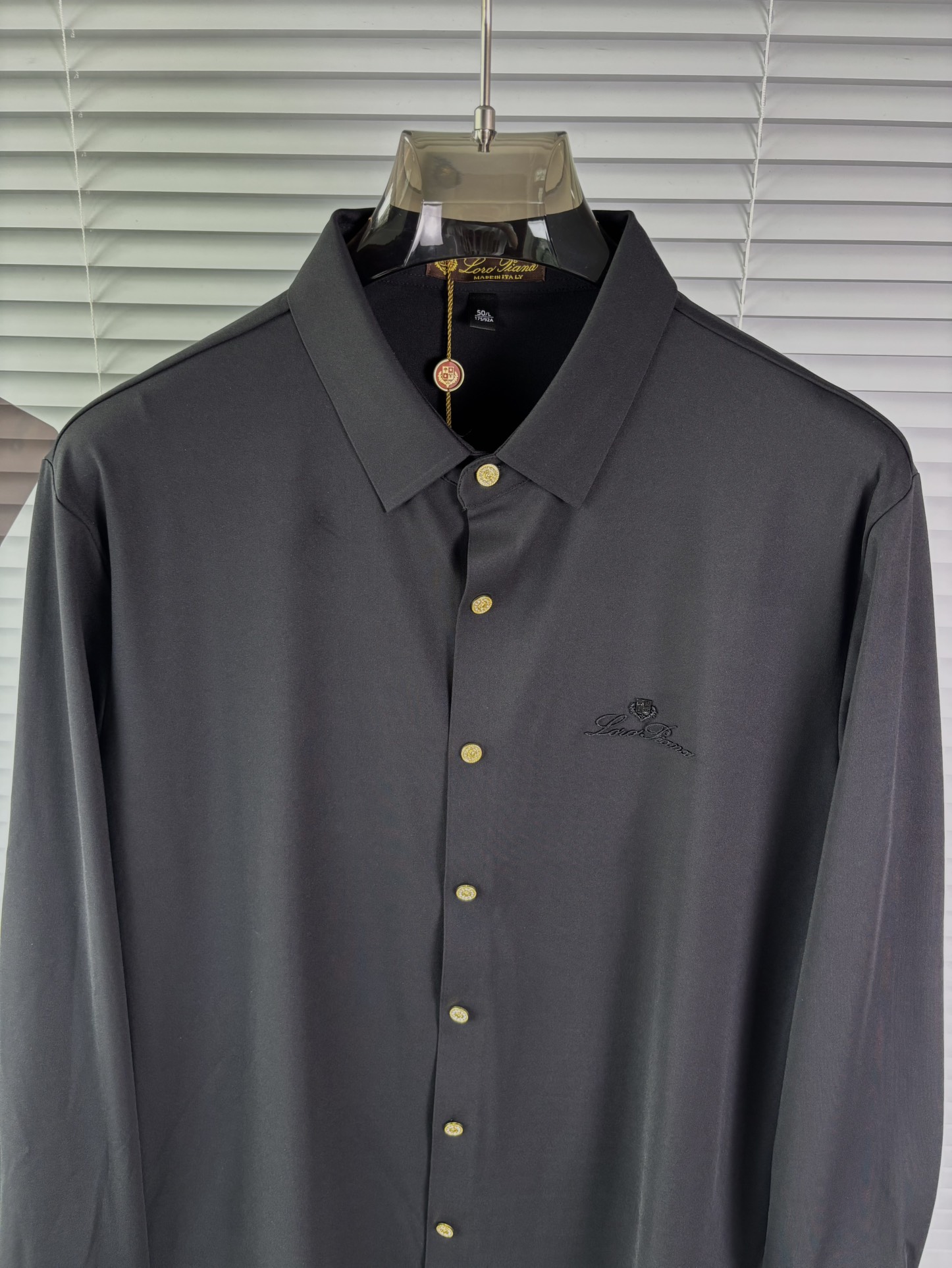 强势上新，新款不断！！！新款衬衫，高级面料高级做工，顶级品质！！！M一XXXLM穿125左右L穿140左